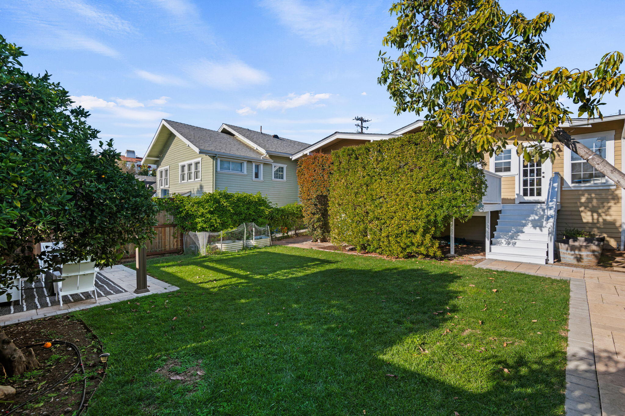2229 De La Vina Street