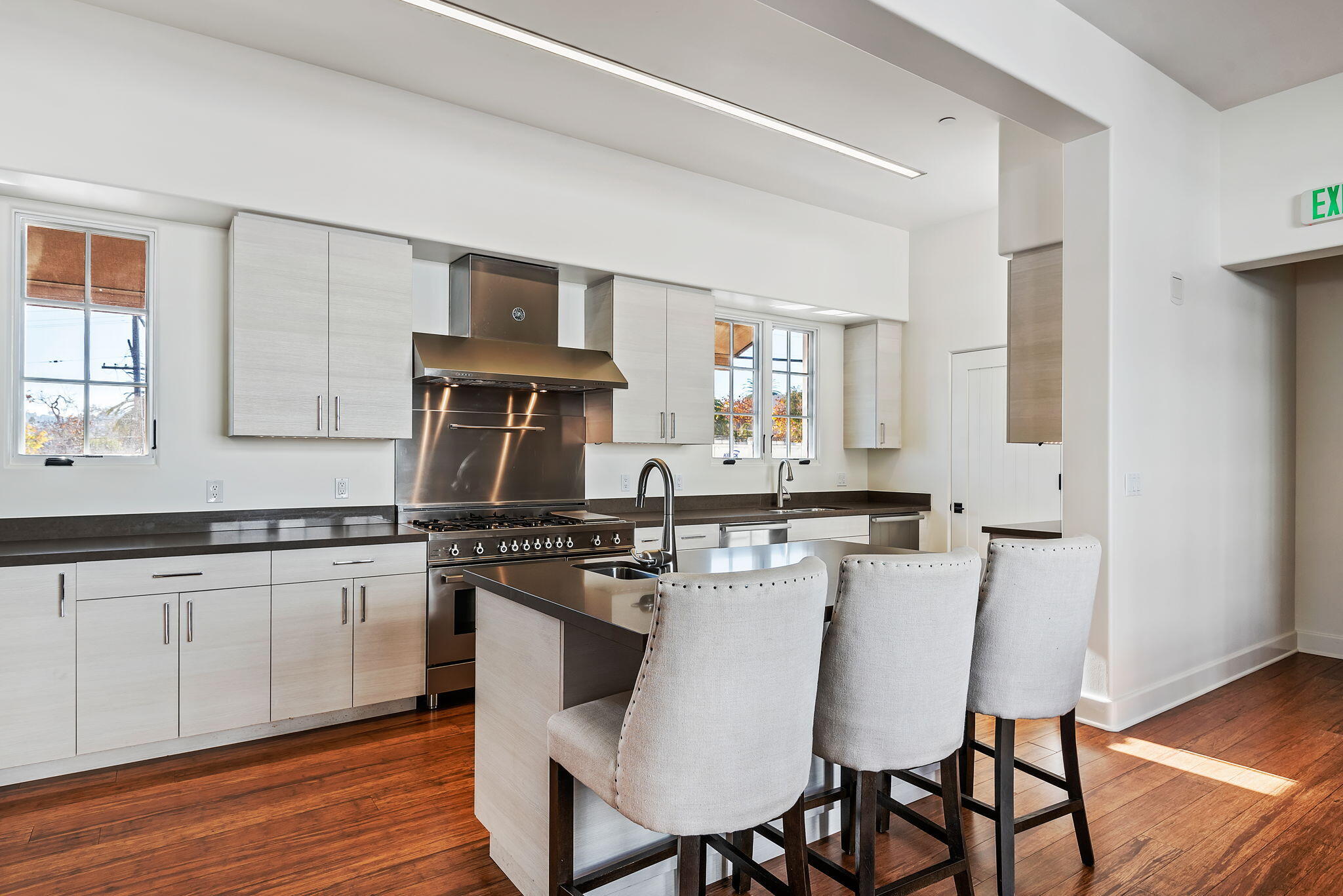 18 W Victoria Street Apt 112