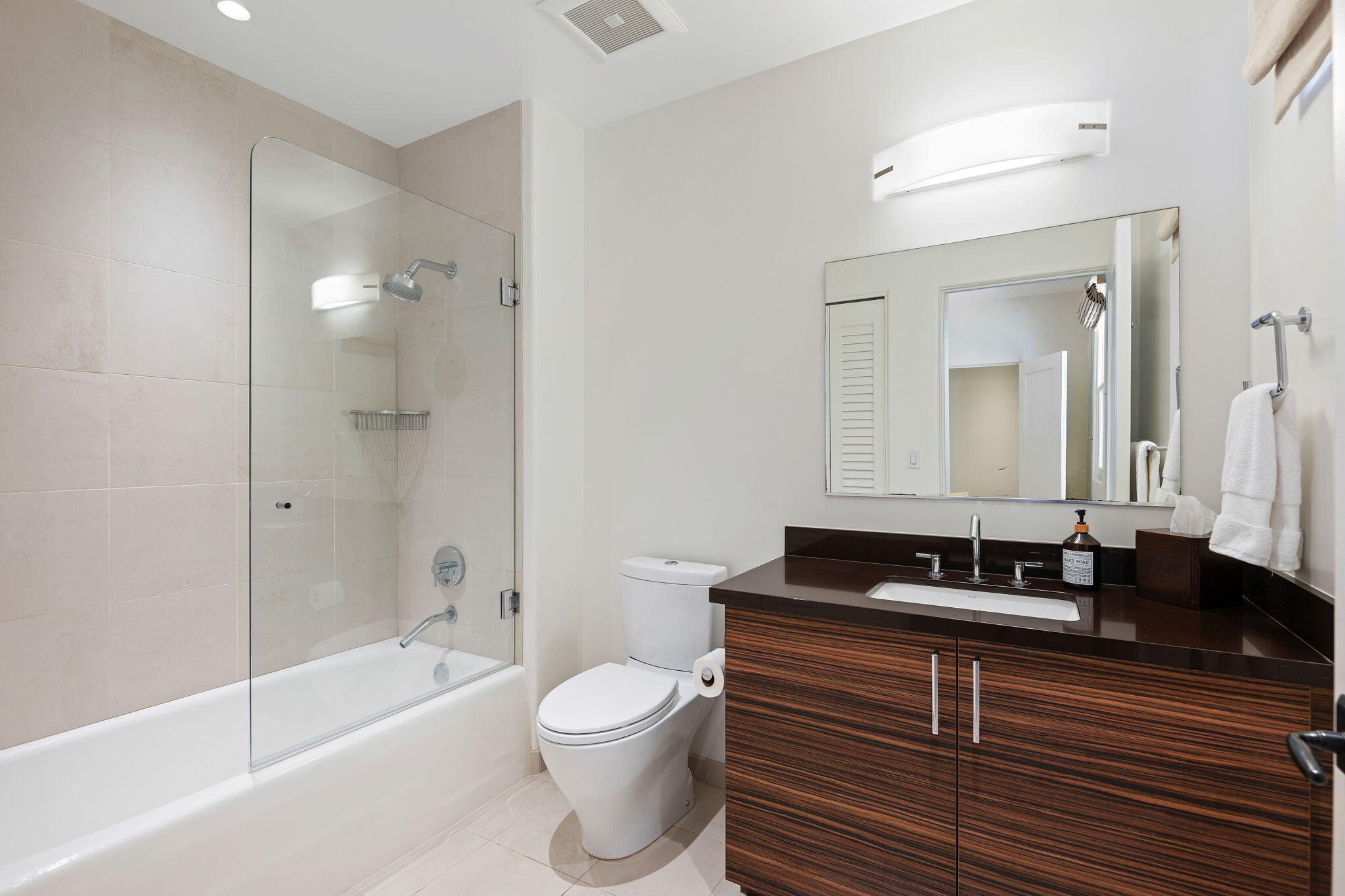 18 W Victoria Street Apt 112