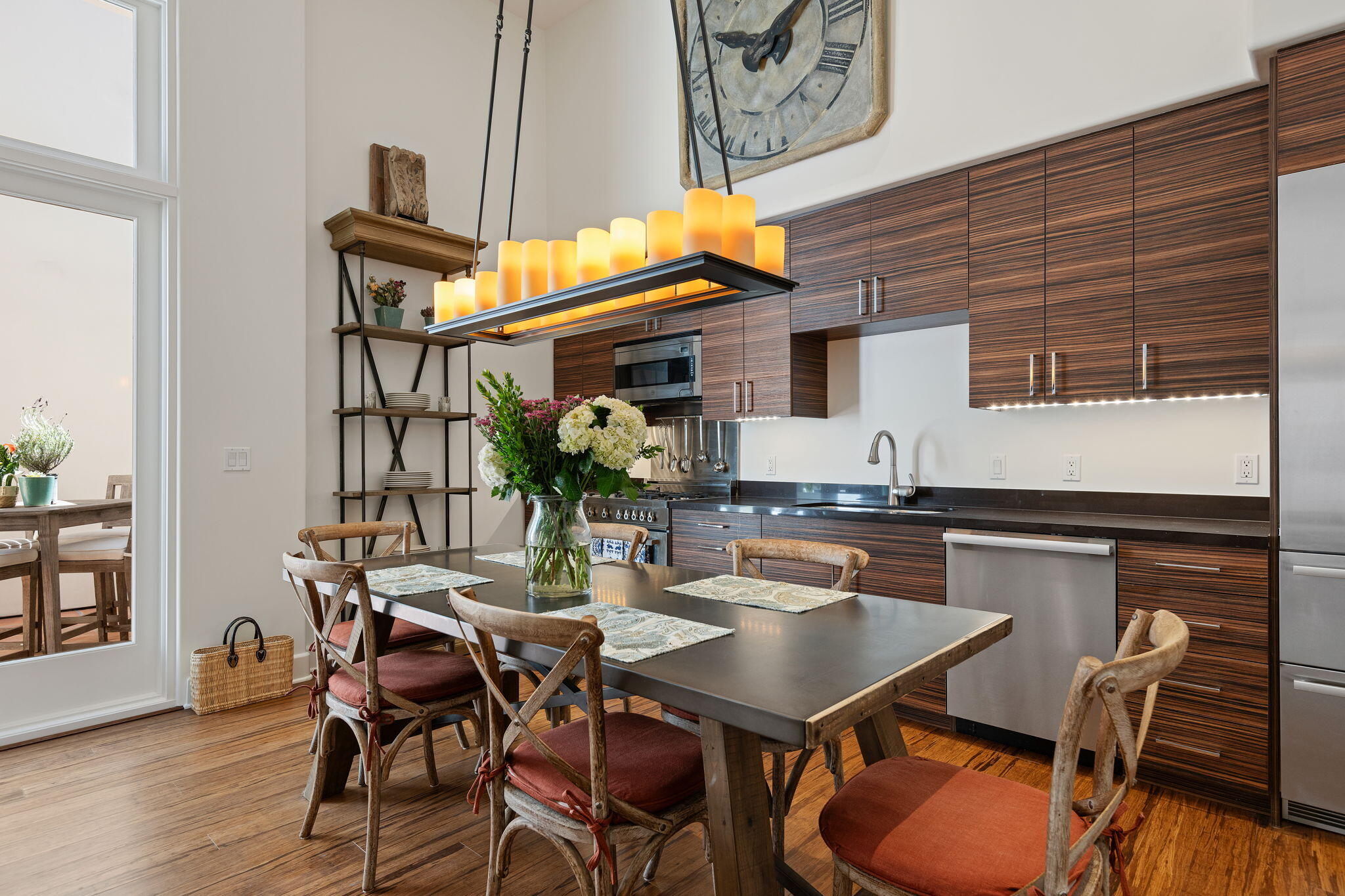 18 W Victoria Street Apt 112