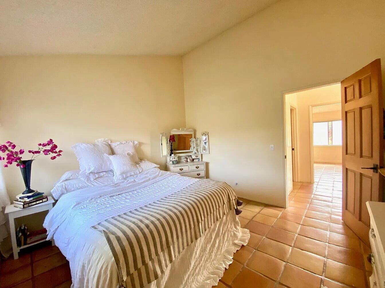 415 W Gutierrez Street Apt 16