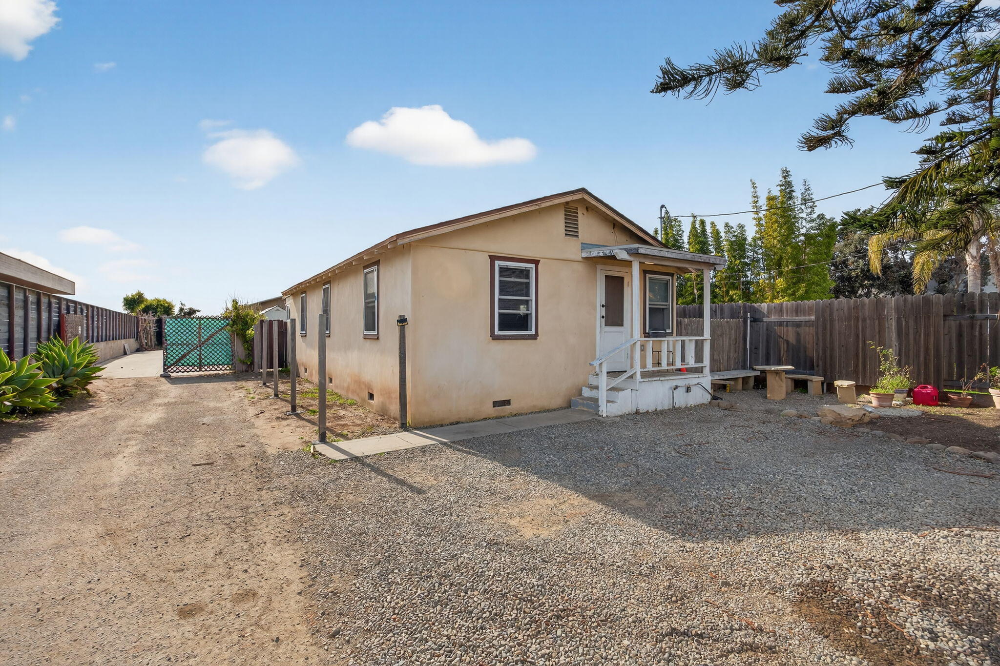 4213 Carpinteria Avenue