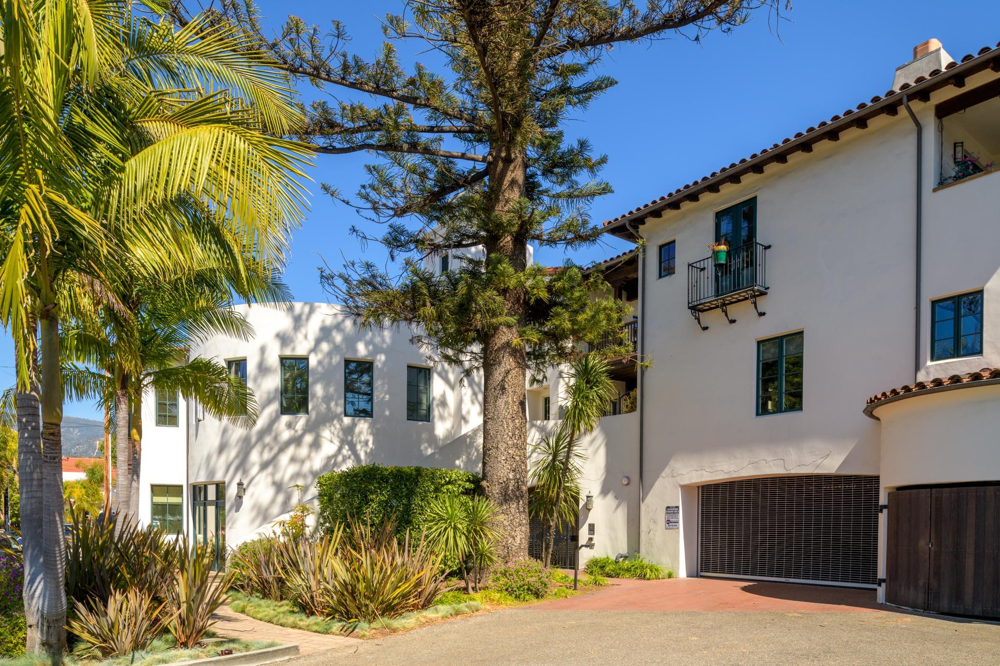 121 W De La Guerra Street 11