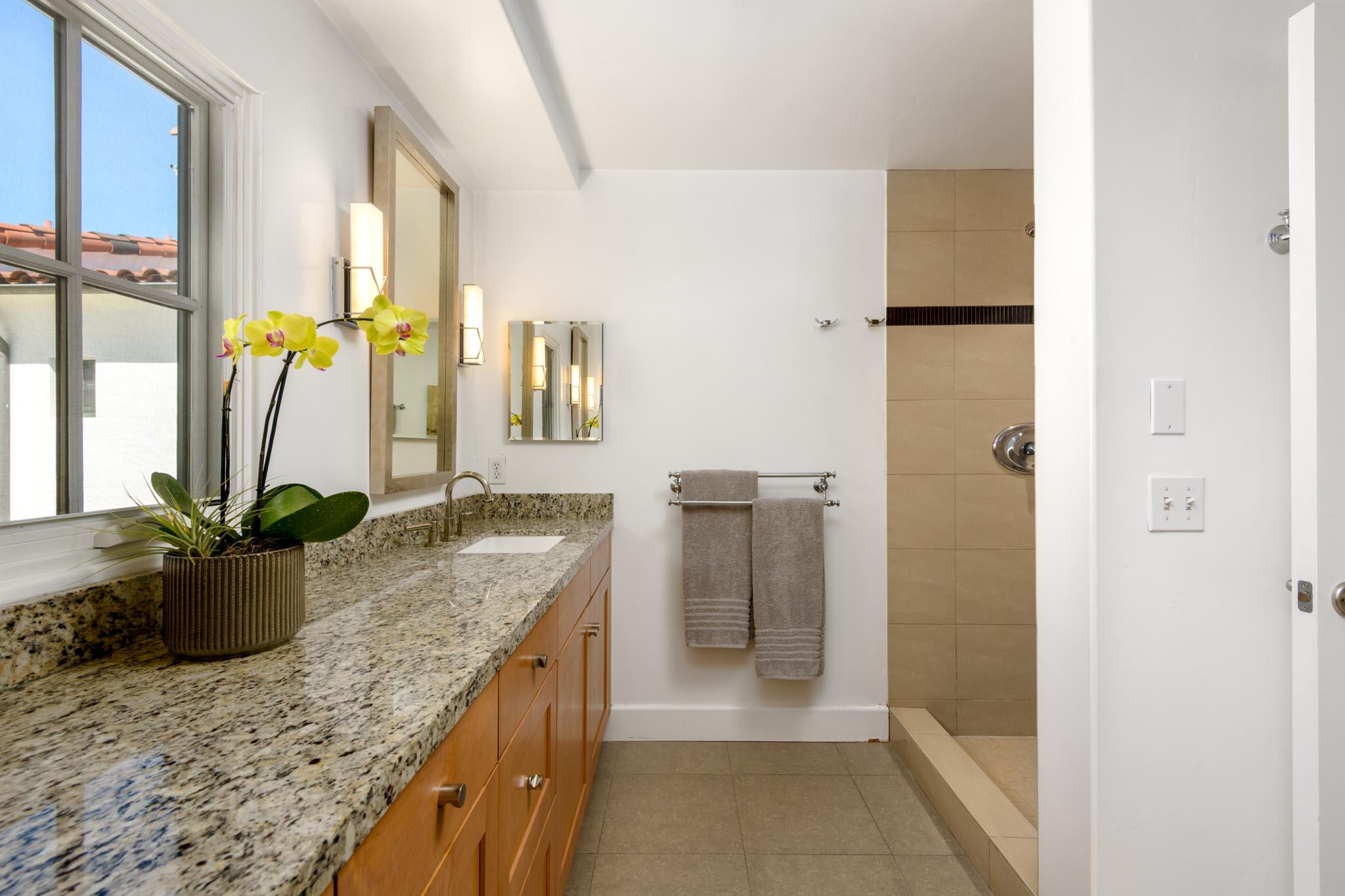 121 W De La Guerra Street 11