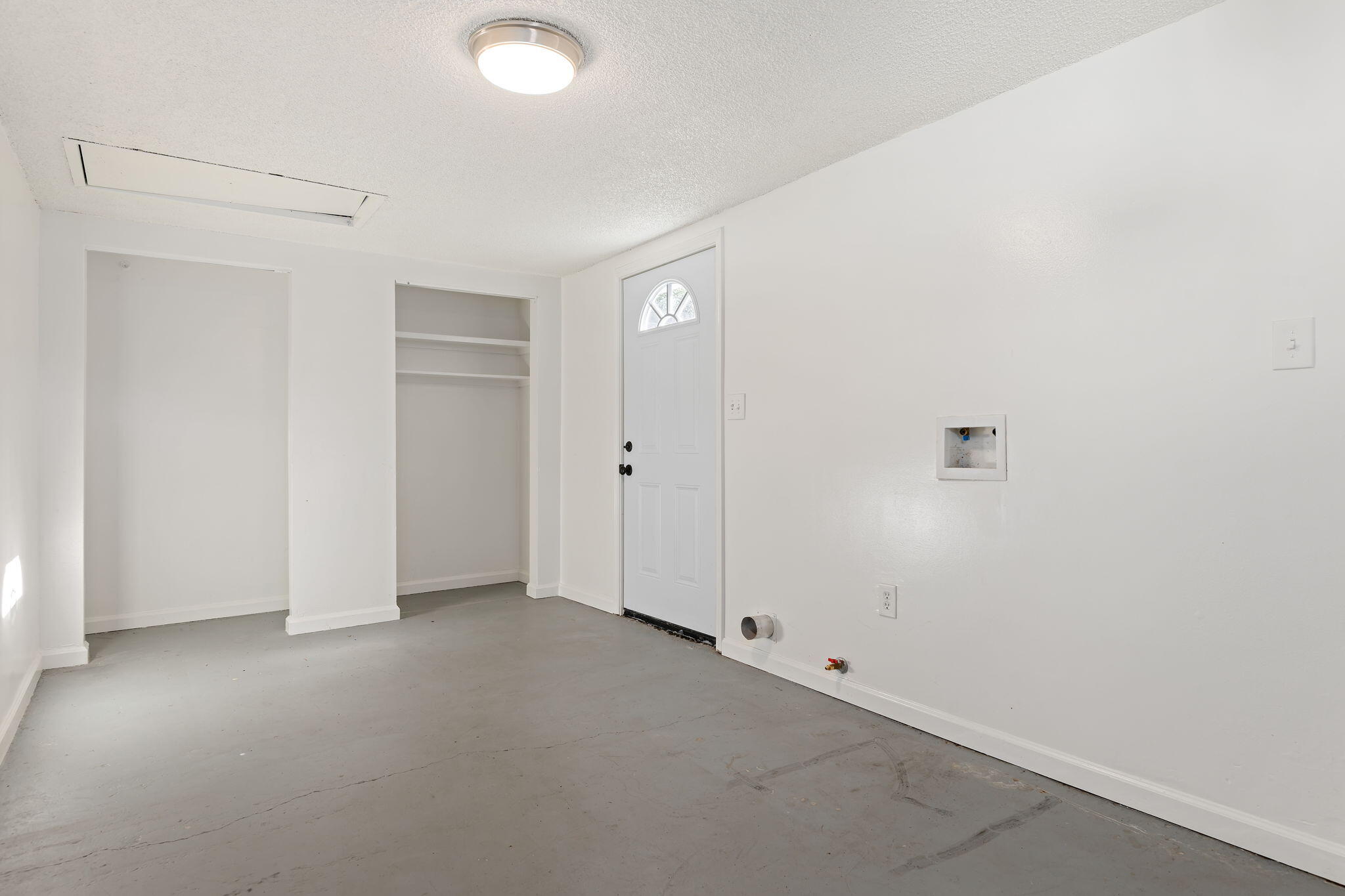 876 Elm Avenue