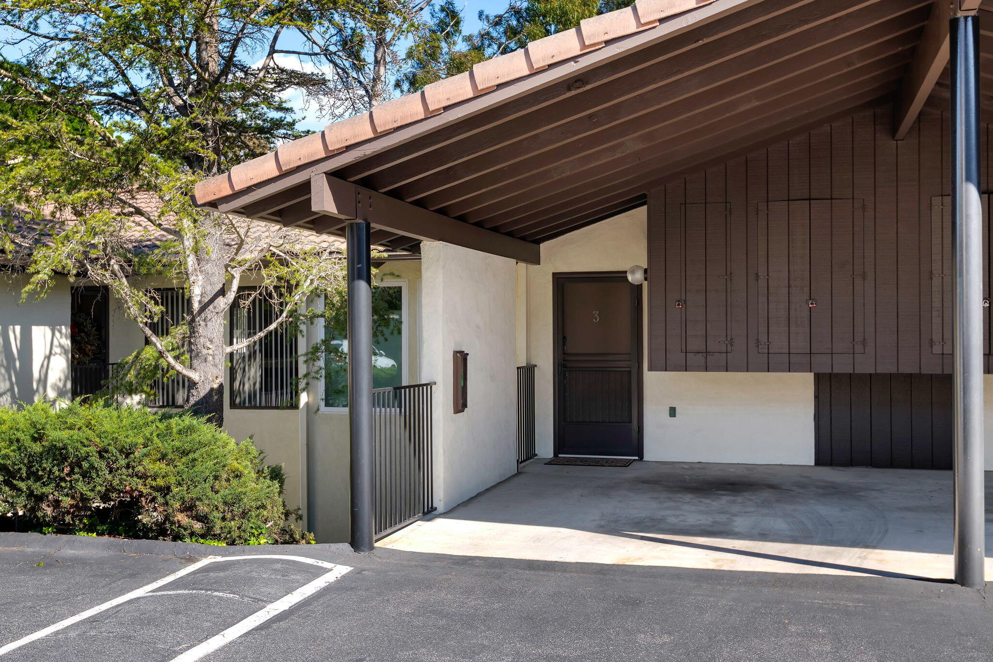 946 Miramonte Drive Apt 3