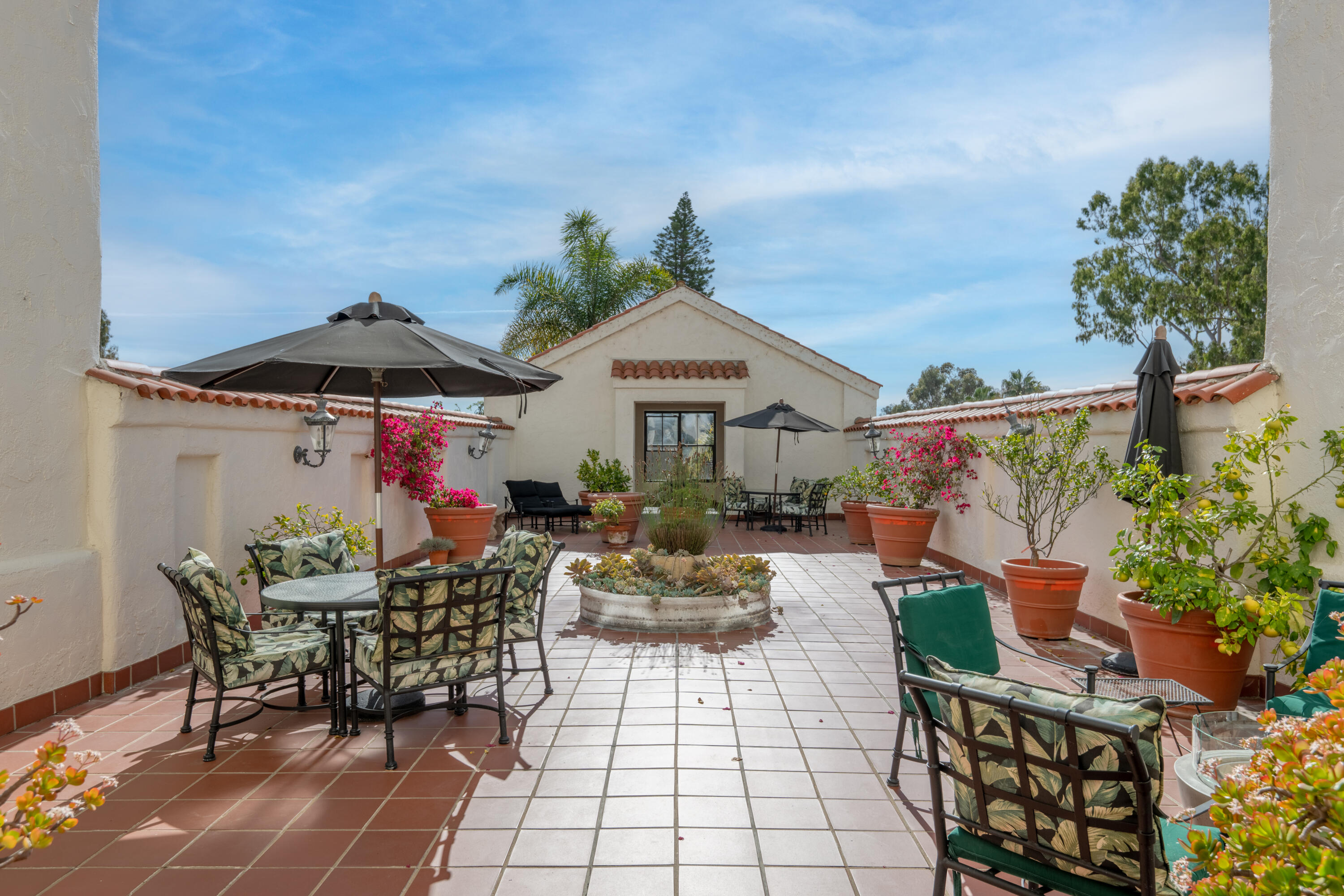 1220 Coast Village Road 303