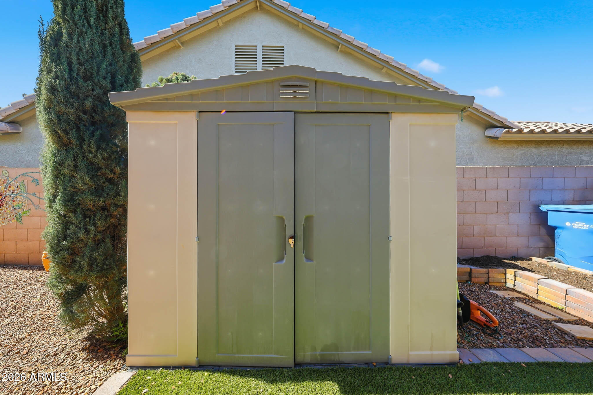 3897 E CULLUMBER Street