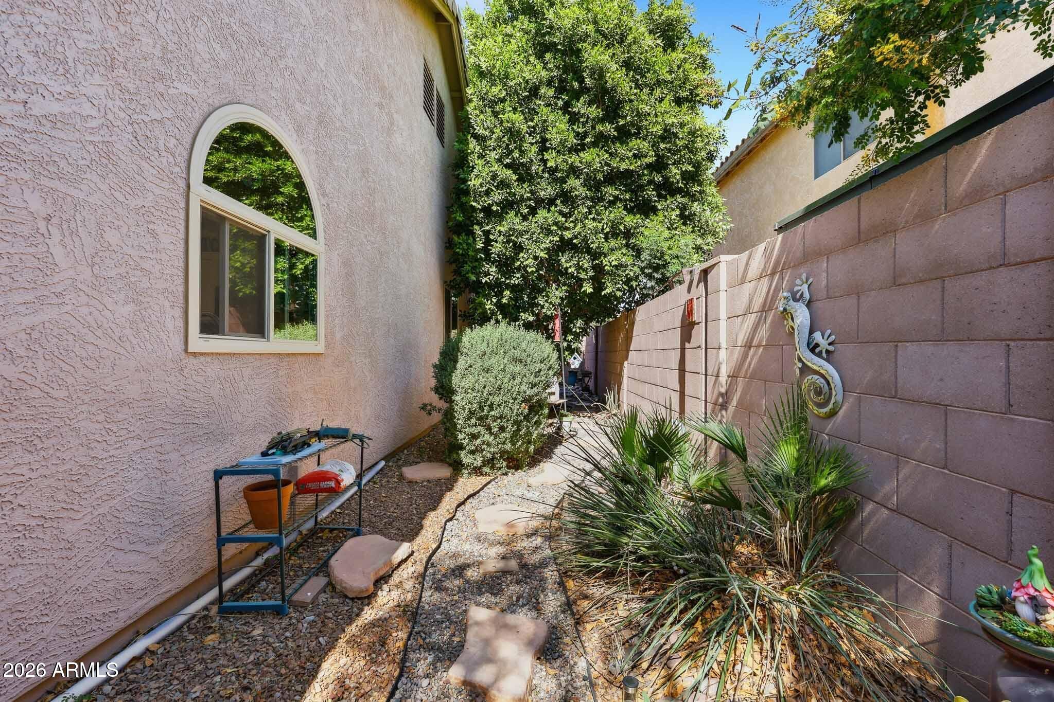 3897 E CULLUMBER Street