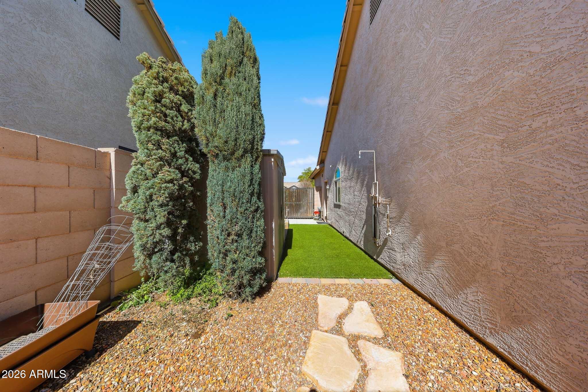 3897 E CULLUMBER Street