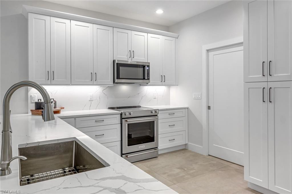 605/609 107th AVE N