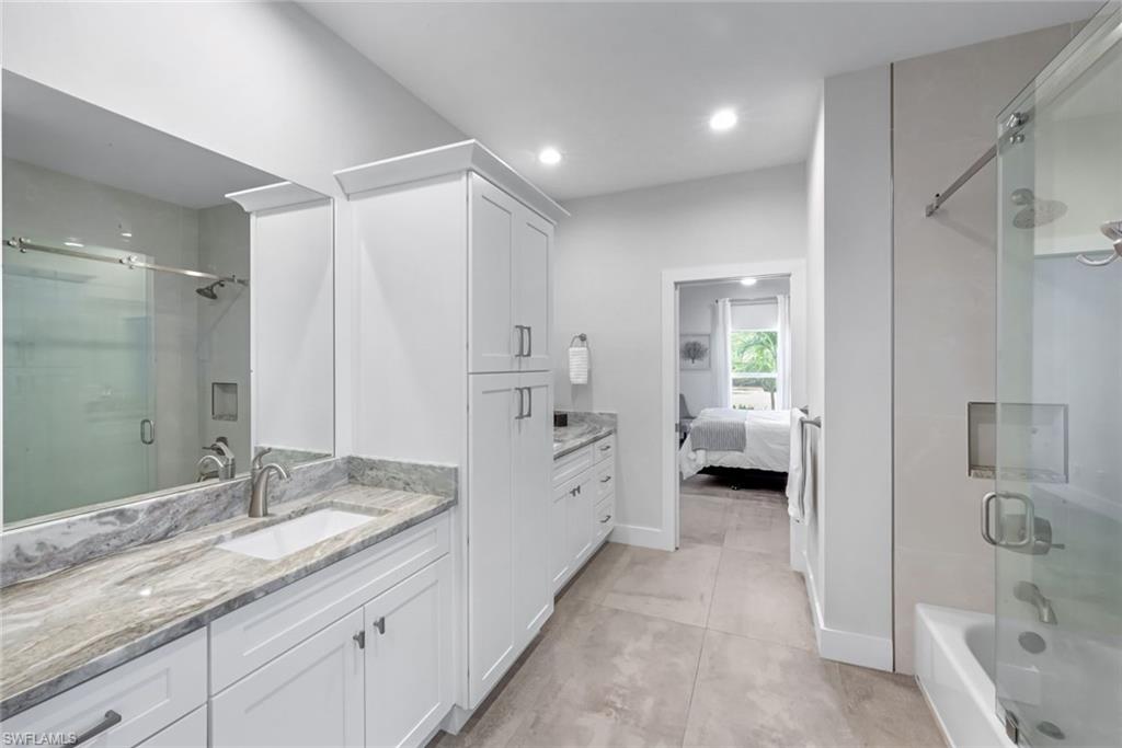 605/609 107th AVE N