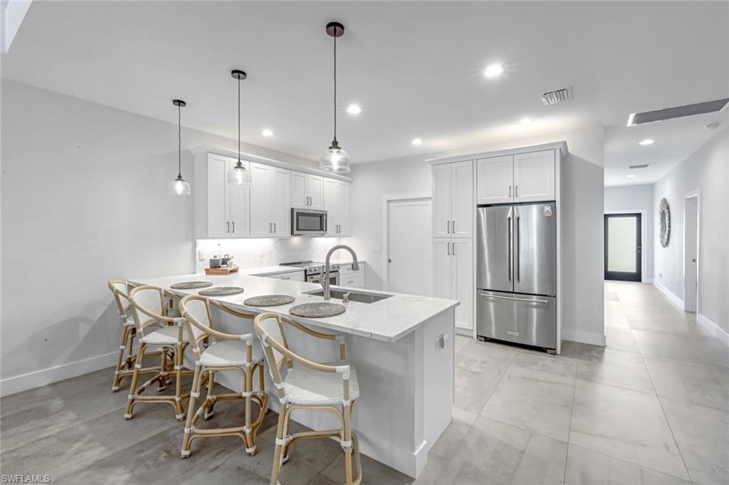 605/609 107th AVE N
