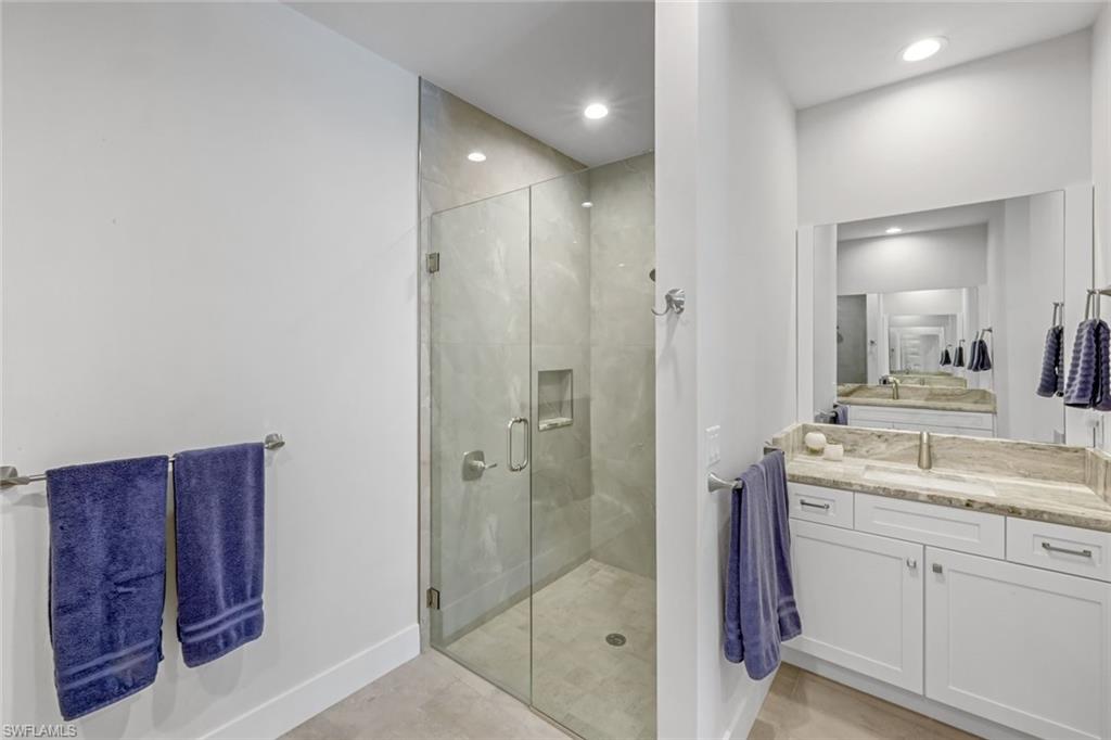 605/609 107th AVE N