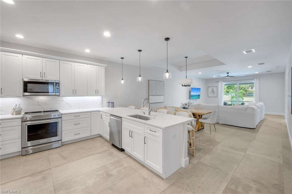 605/609 107th AVE N