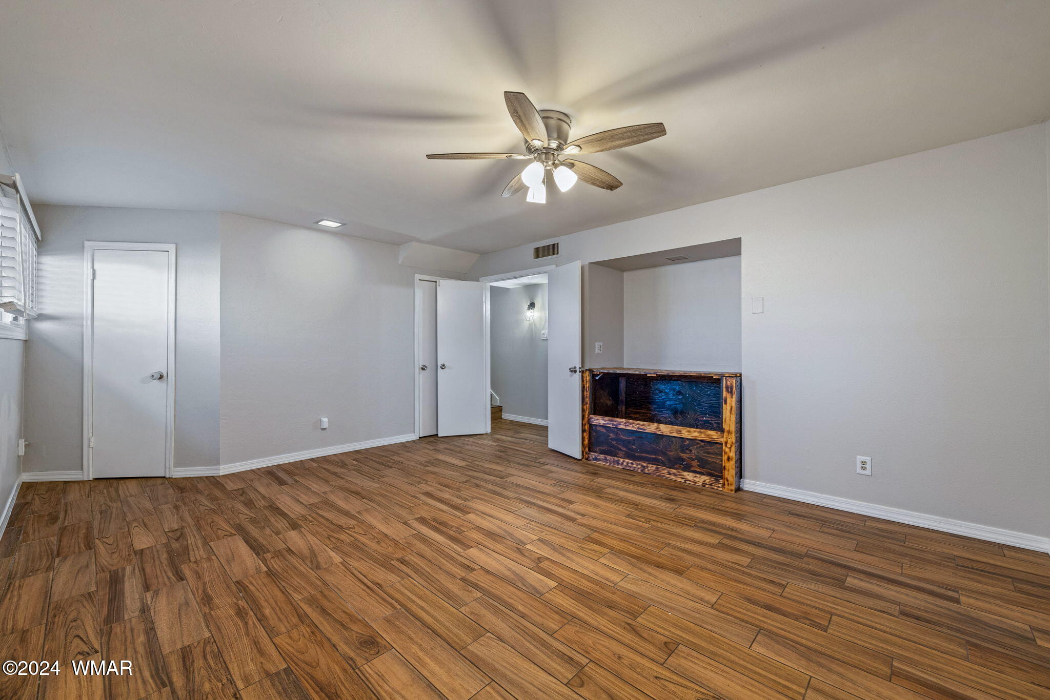 5327 W Paradise Lane