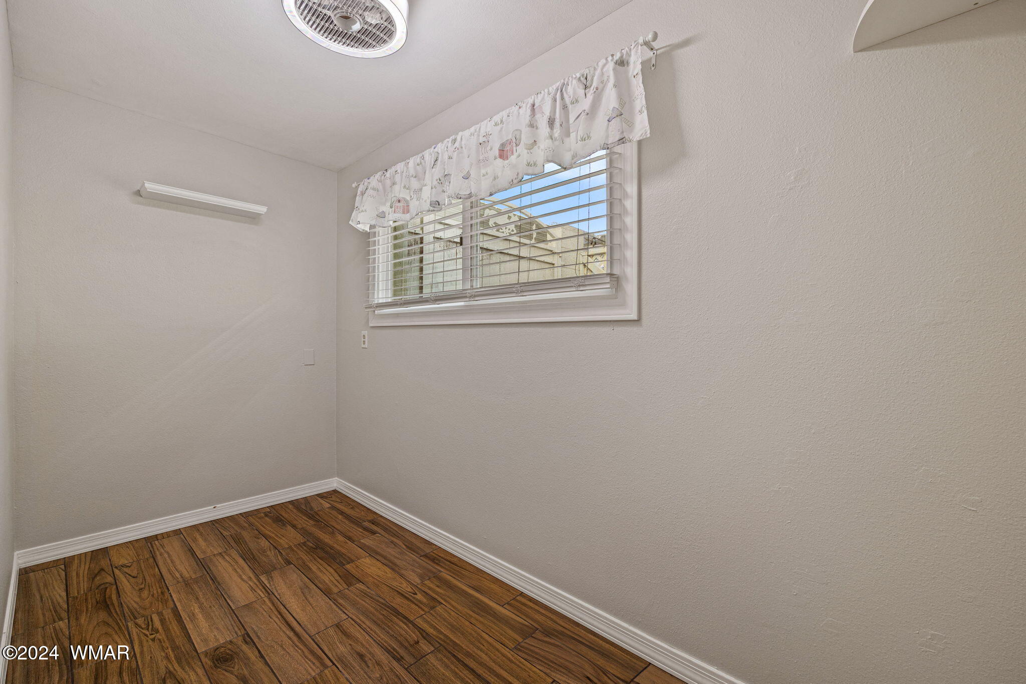 5327 W Paradise Lane