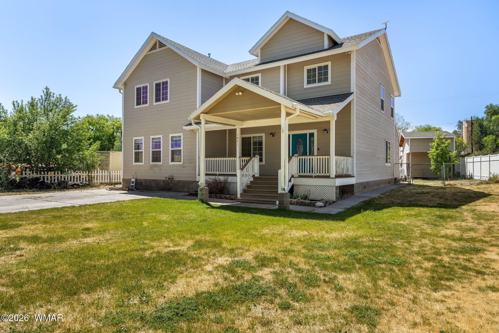 1821 Park View