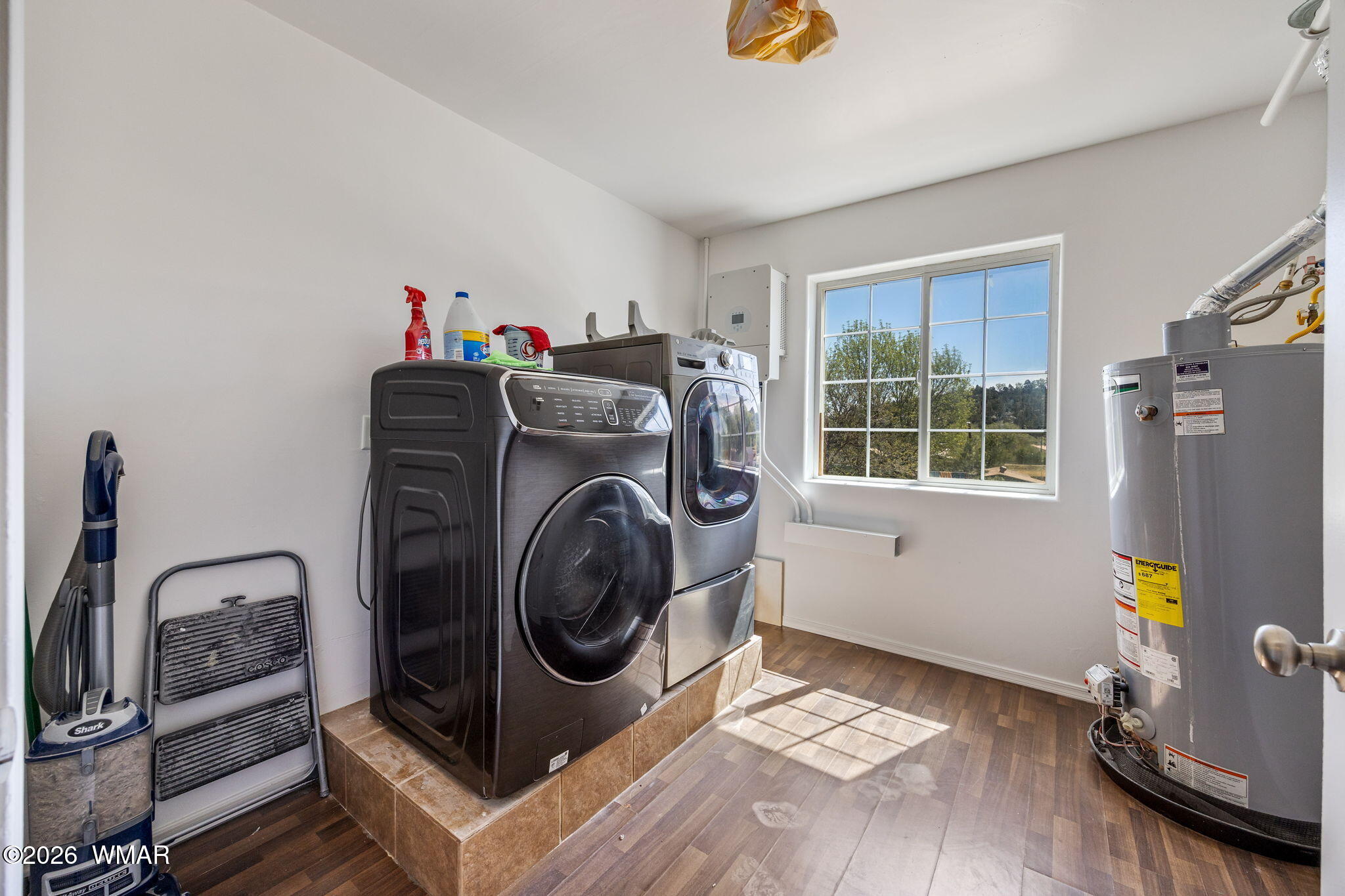 1821 Park View