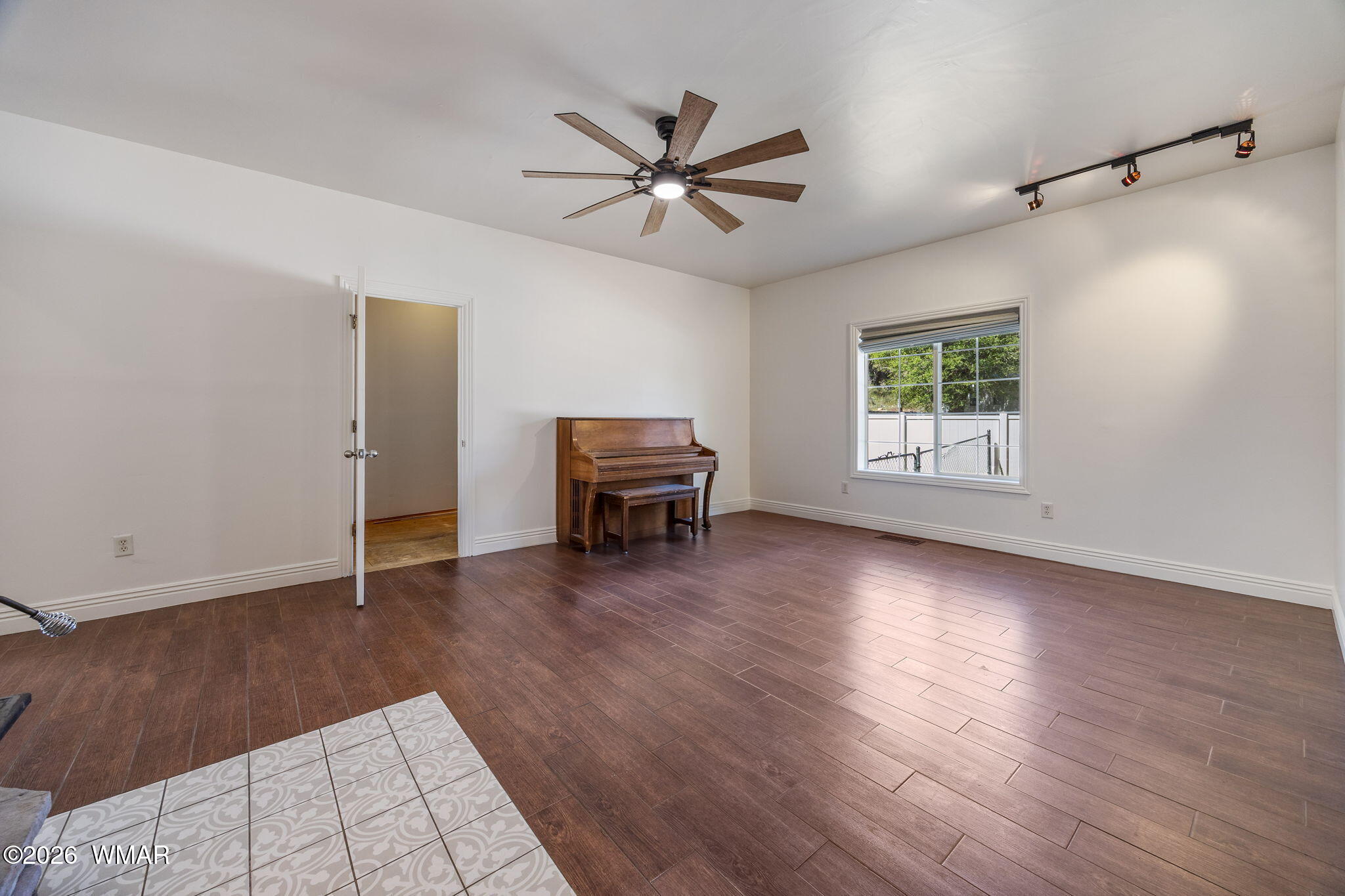 1821 Park View