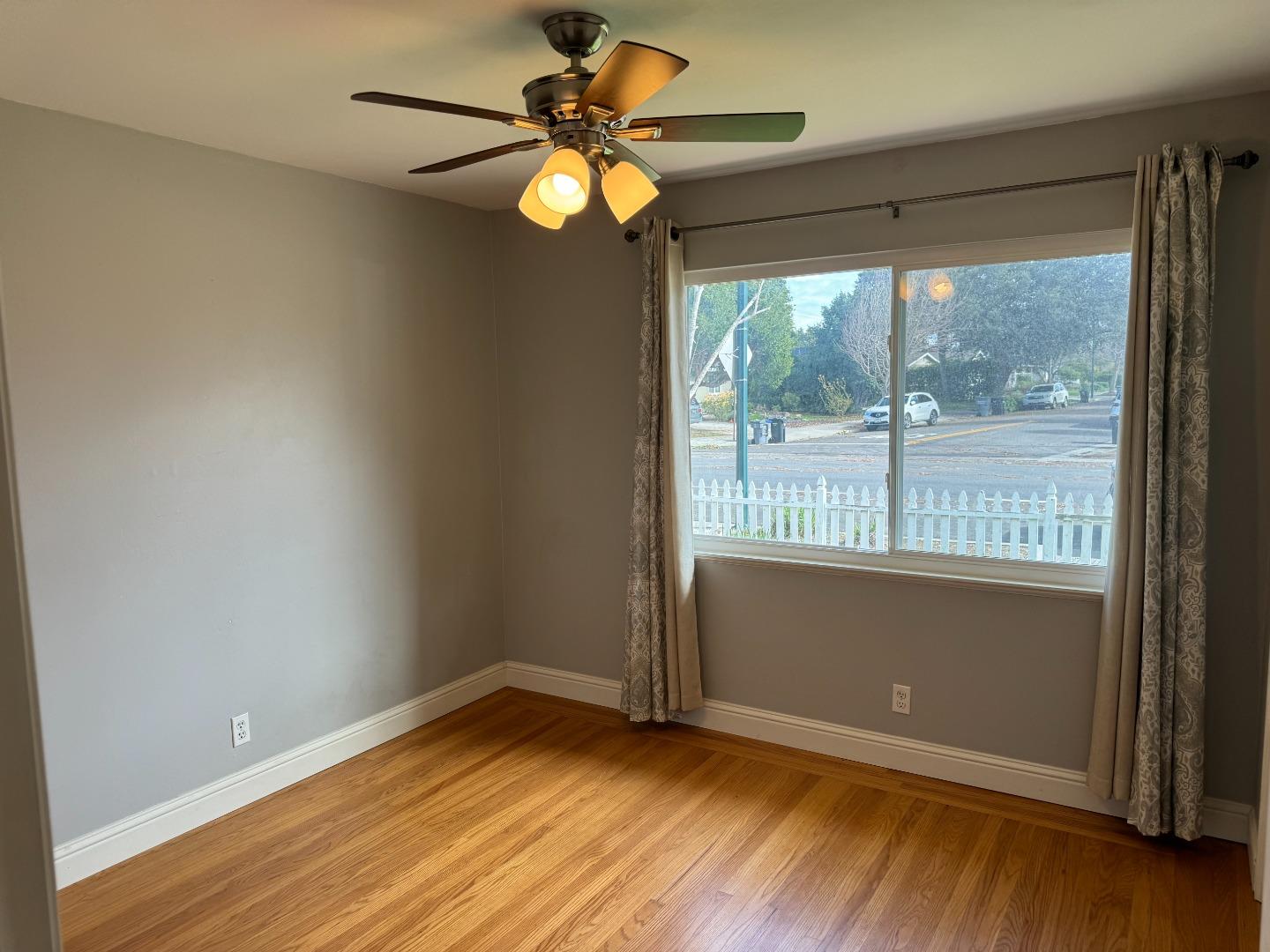 835 S Knickerbocker DR