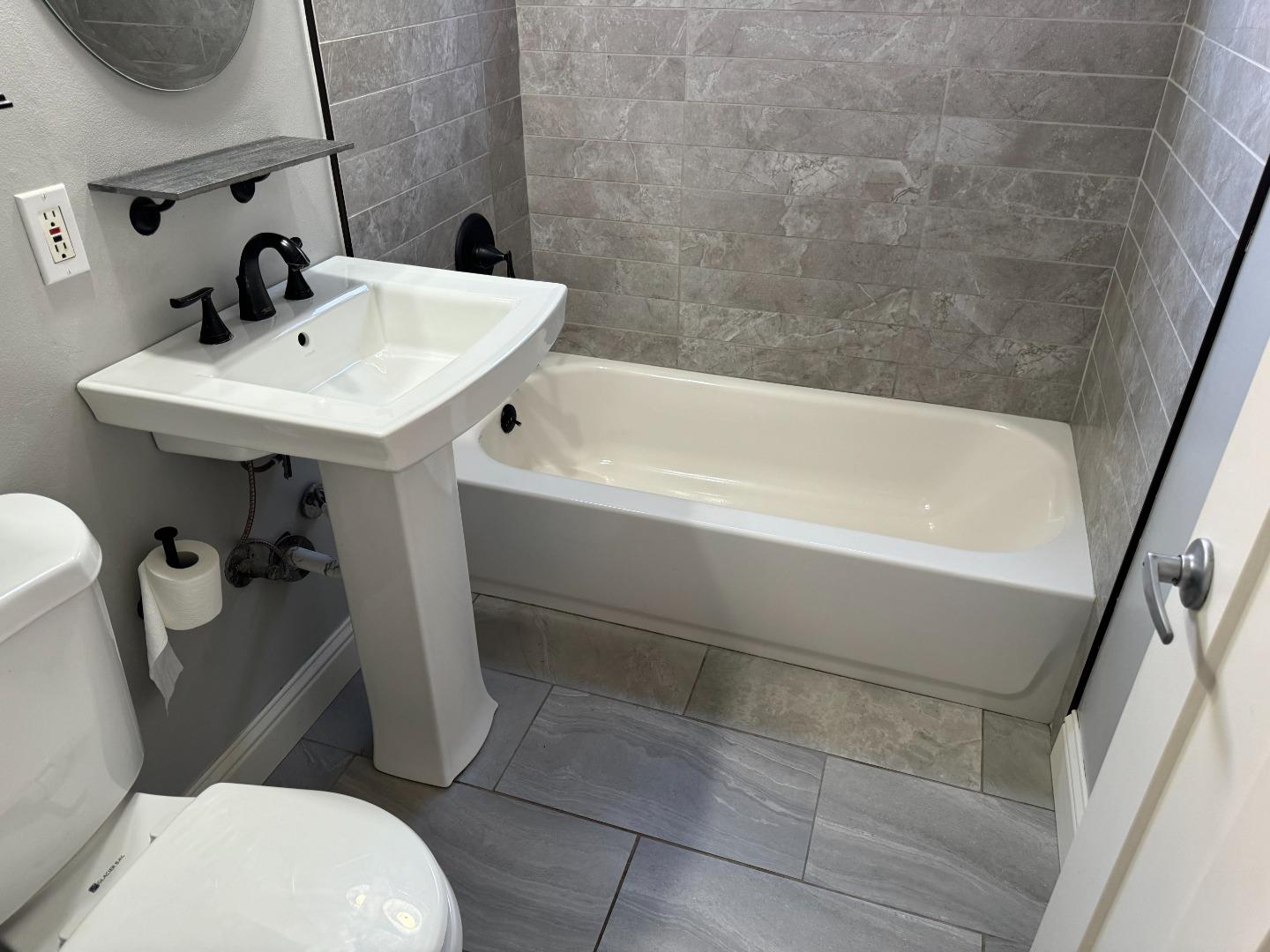 835 S Knickerbocker DR