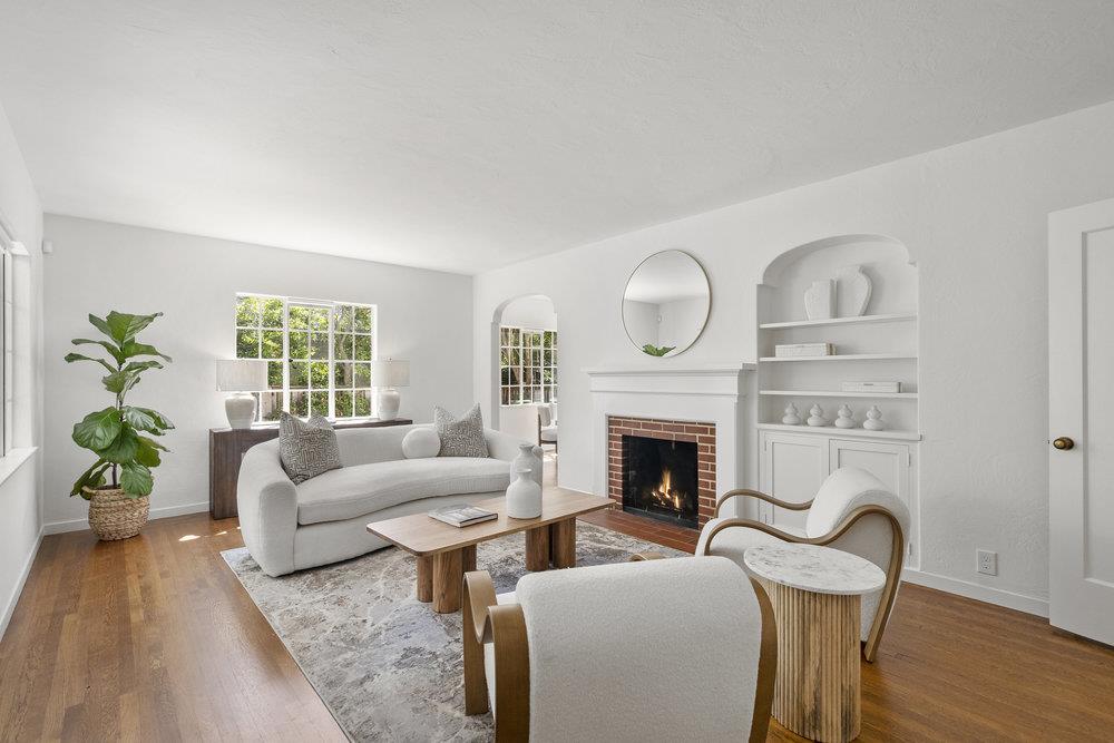 880 Creek DR