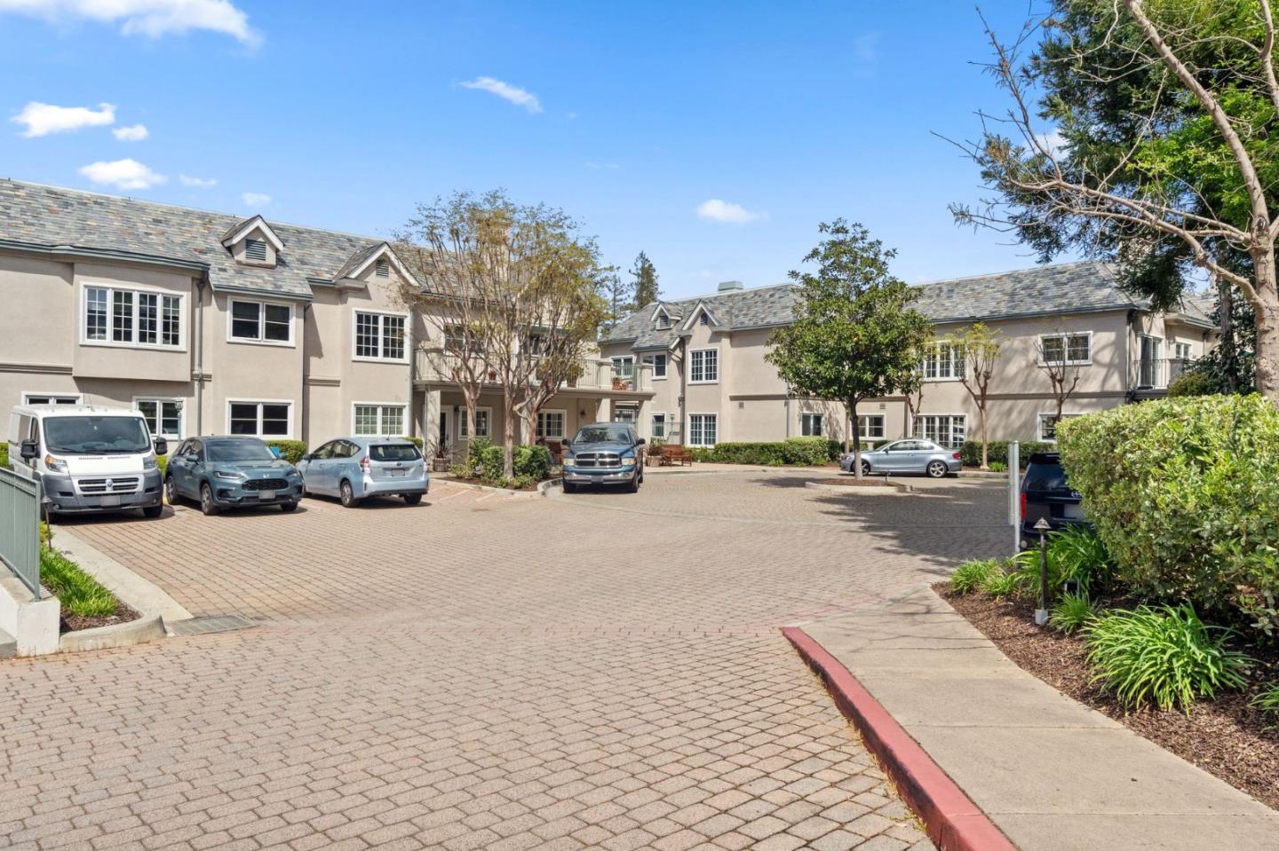1 W Edith AVE D129