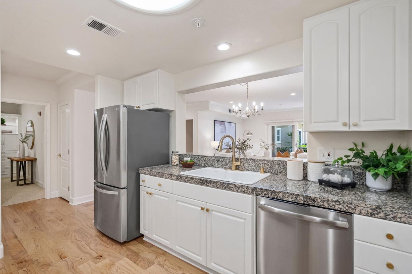 1 W Edith AVE D129