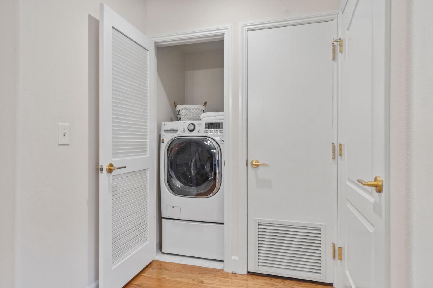 1 W Edith AVE D129