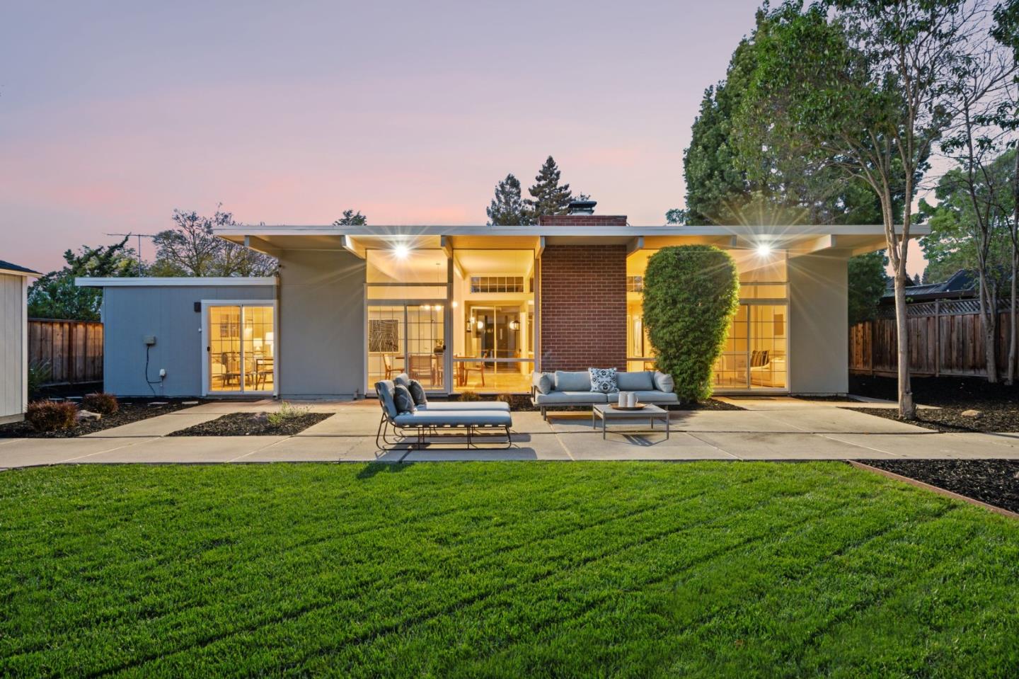 969 Eichler DR