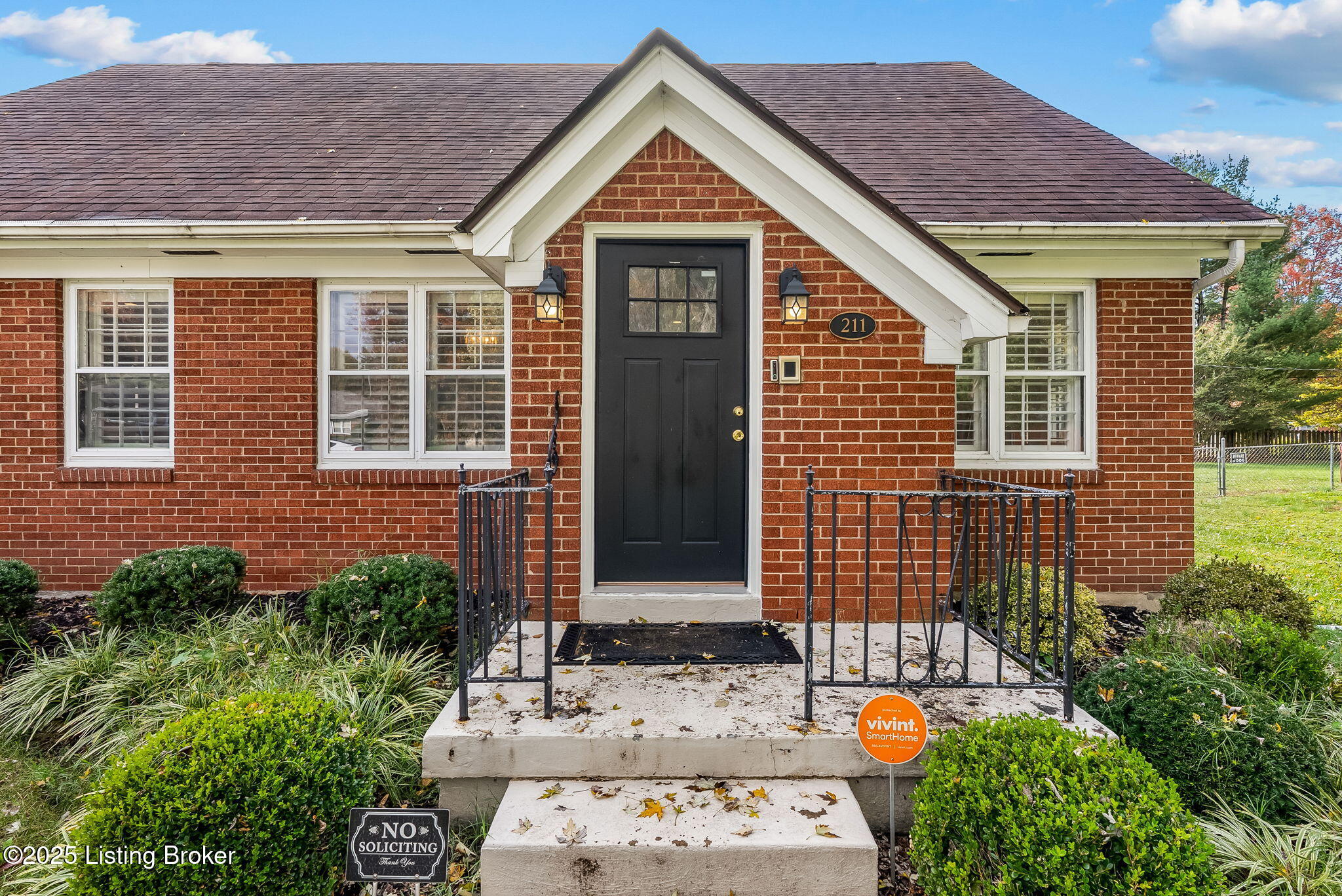 211 Forest Dr