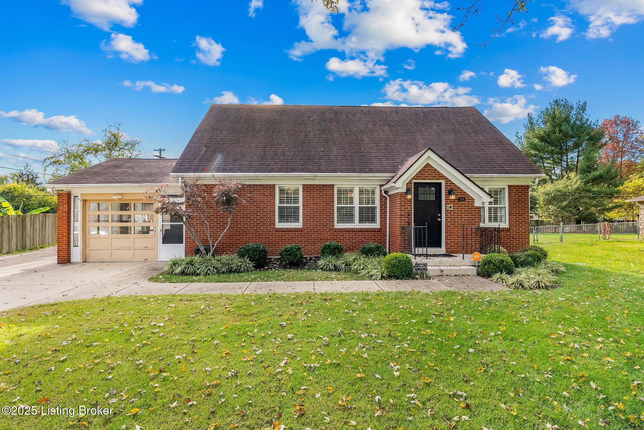 211 Forest Dr