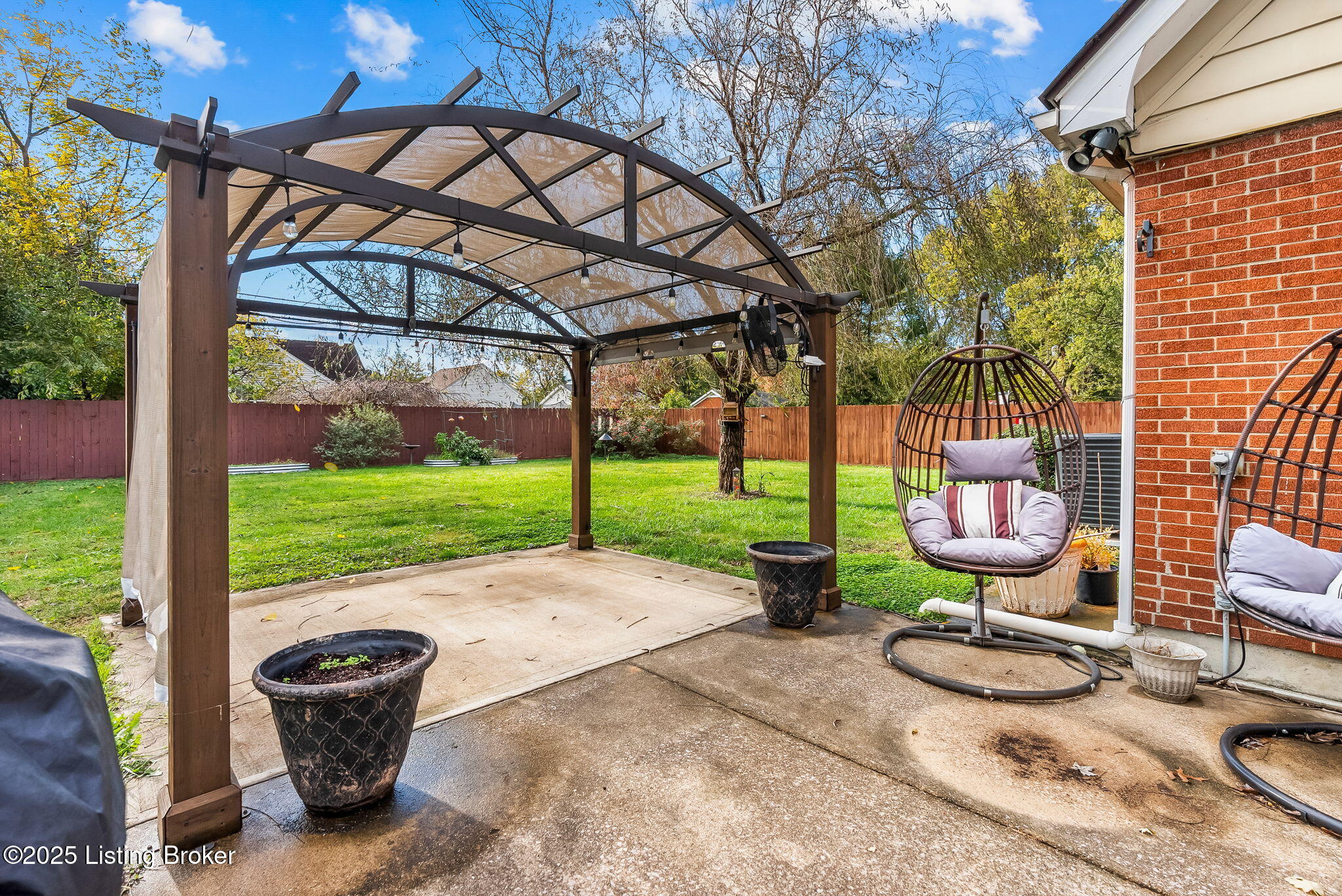 211 Forest Dr