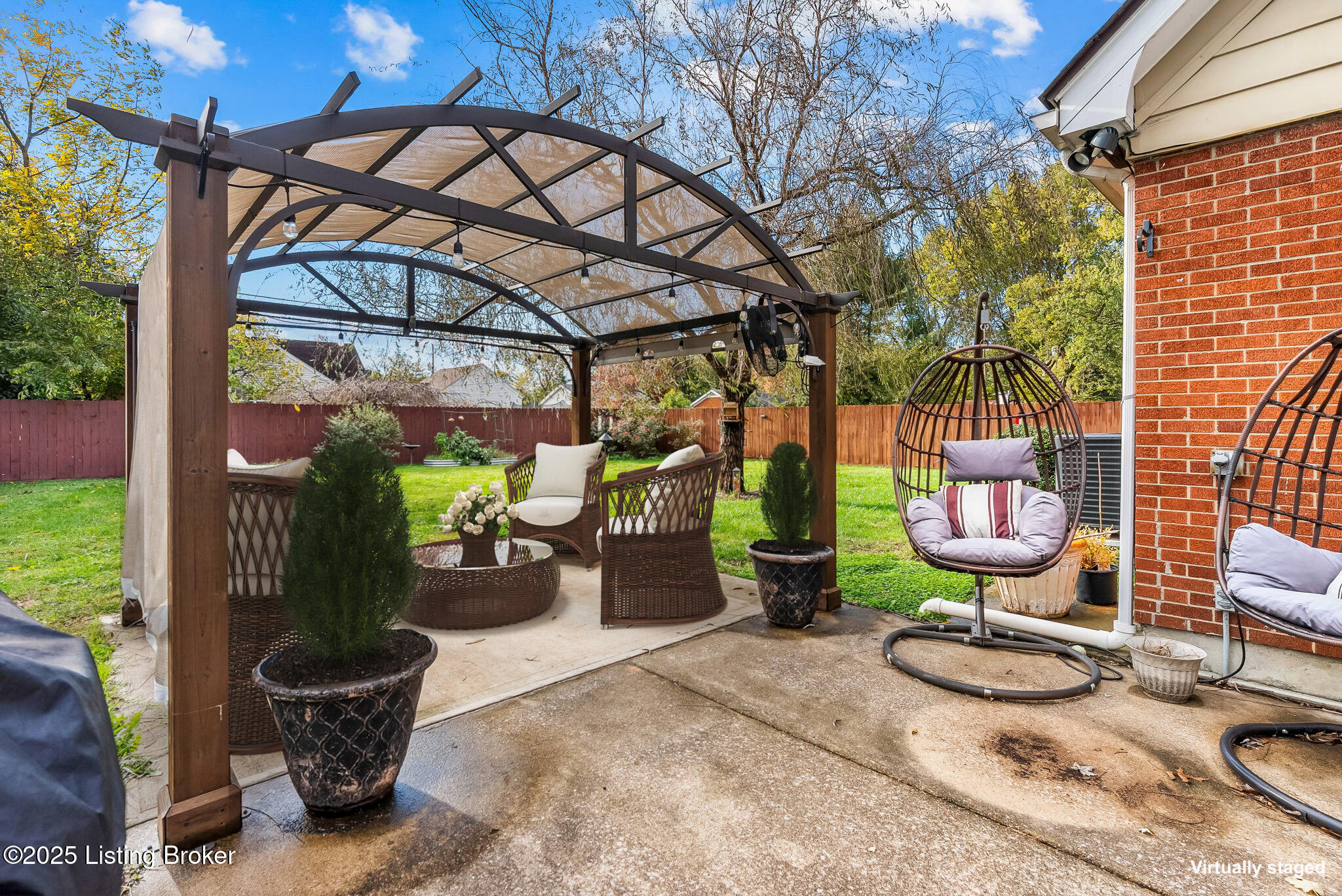 211 Forest Dr