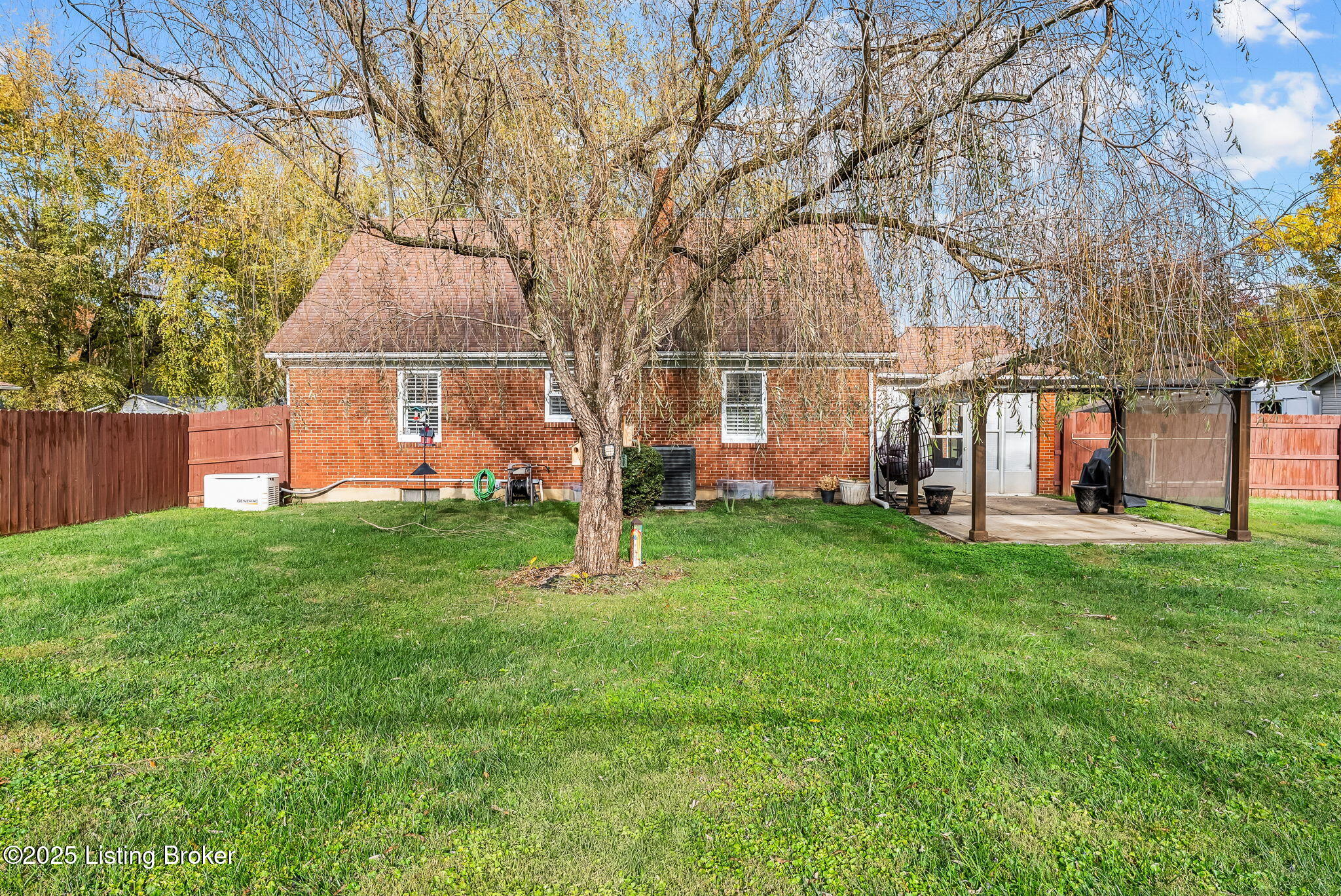 211 Forest Dr