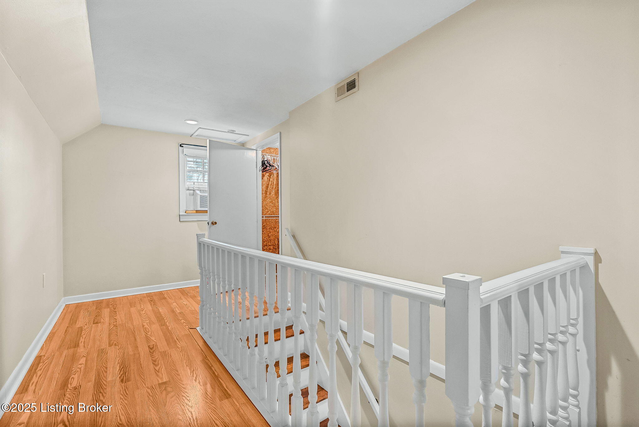 211 Forest Dr