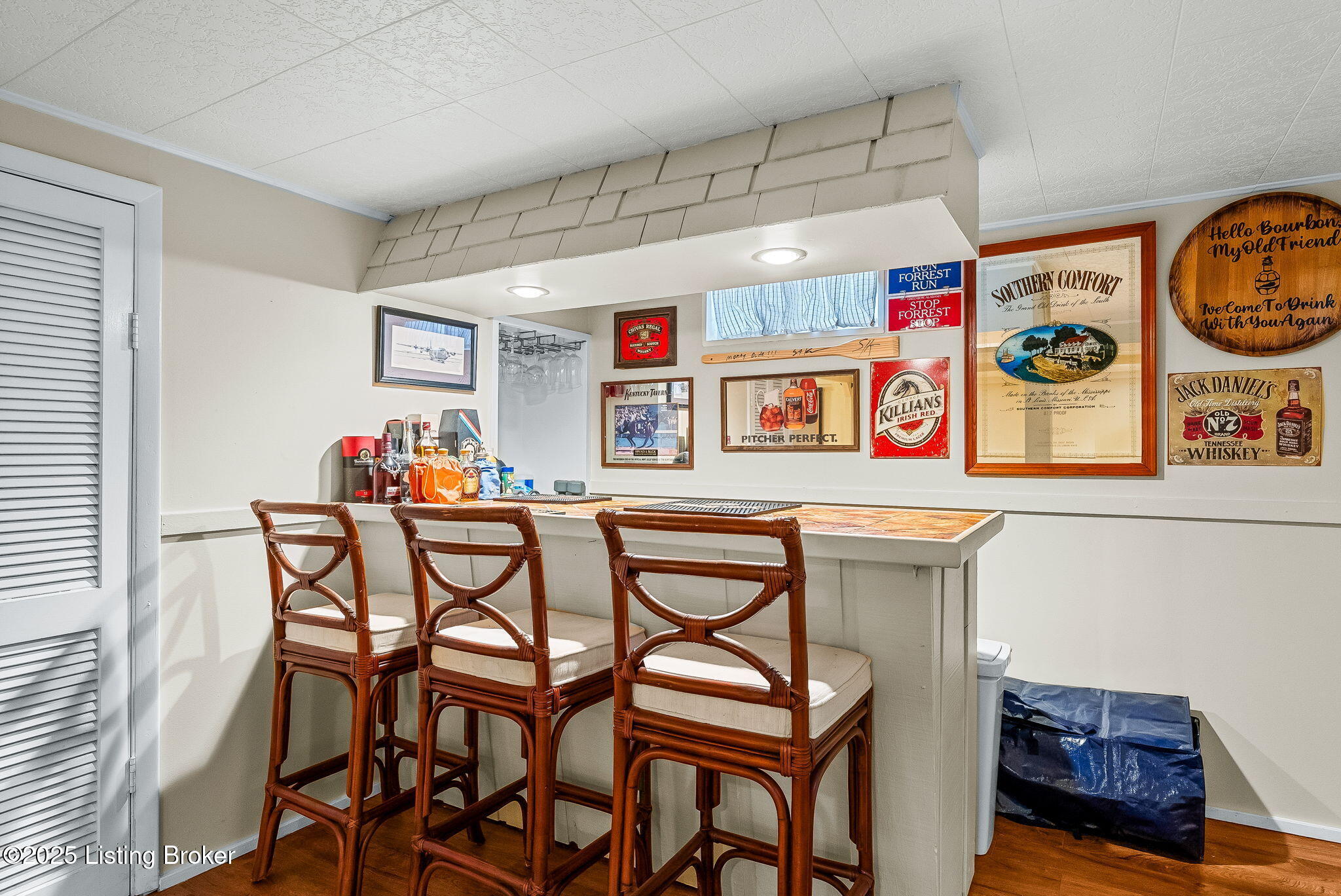 211 Forest Dr