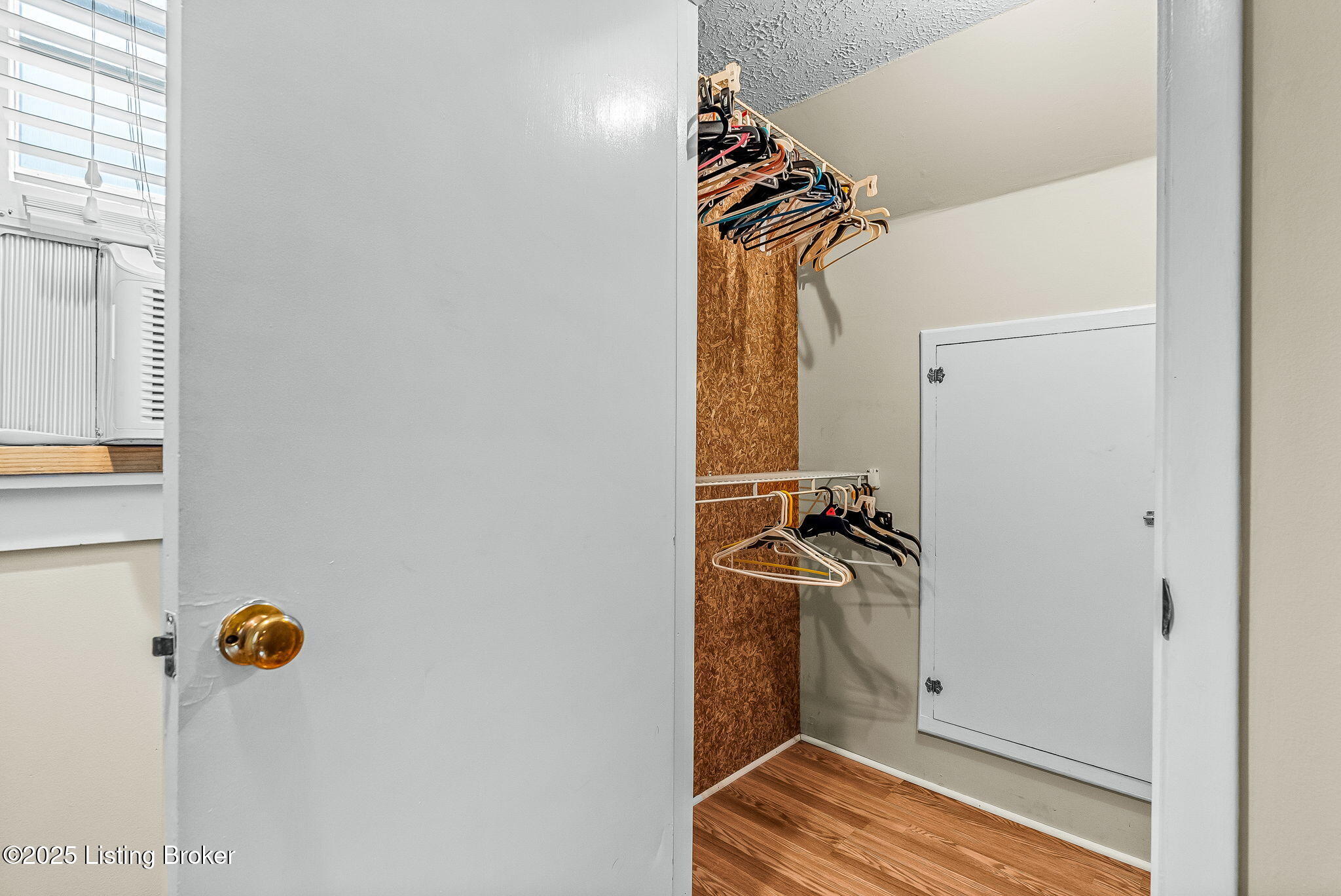 211 Forest Dr