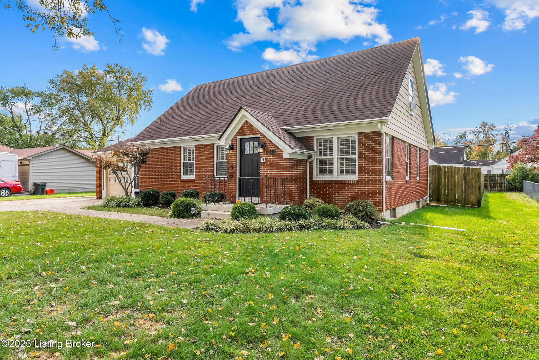 211 Forest Dr