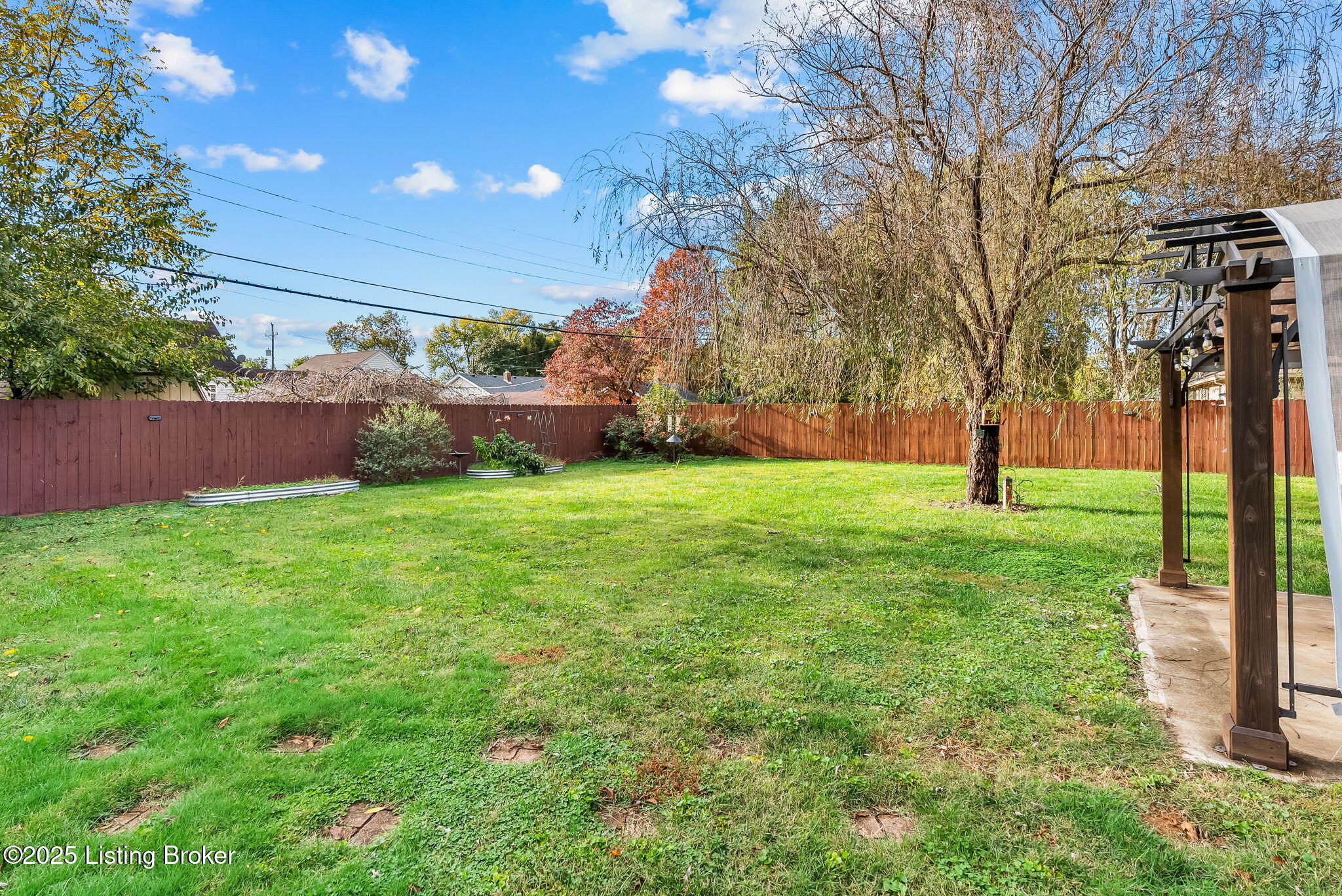 211 Forest Dr