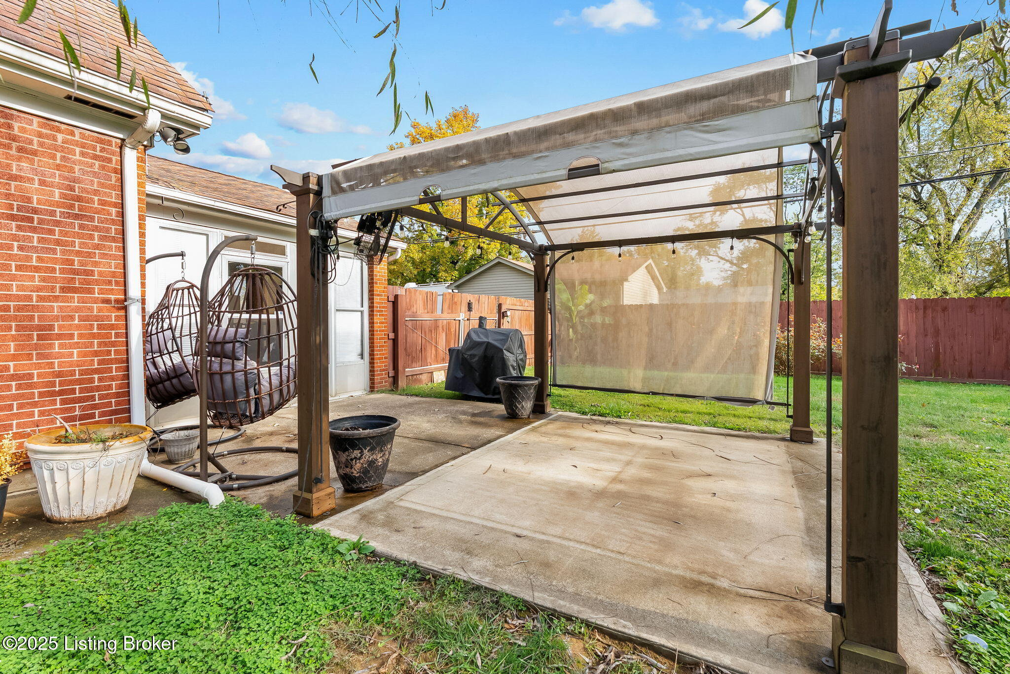 211 Forest Dr