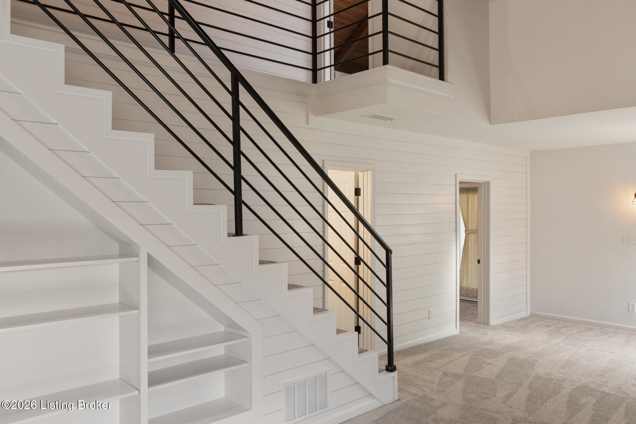 252 W River Rd