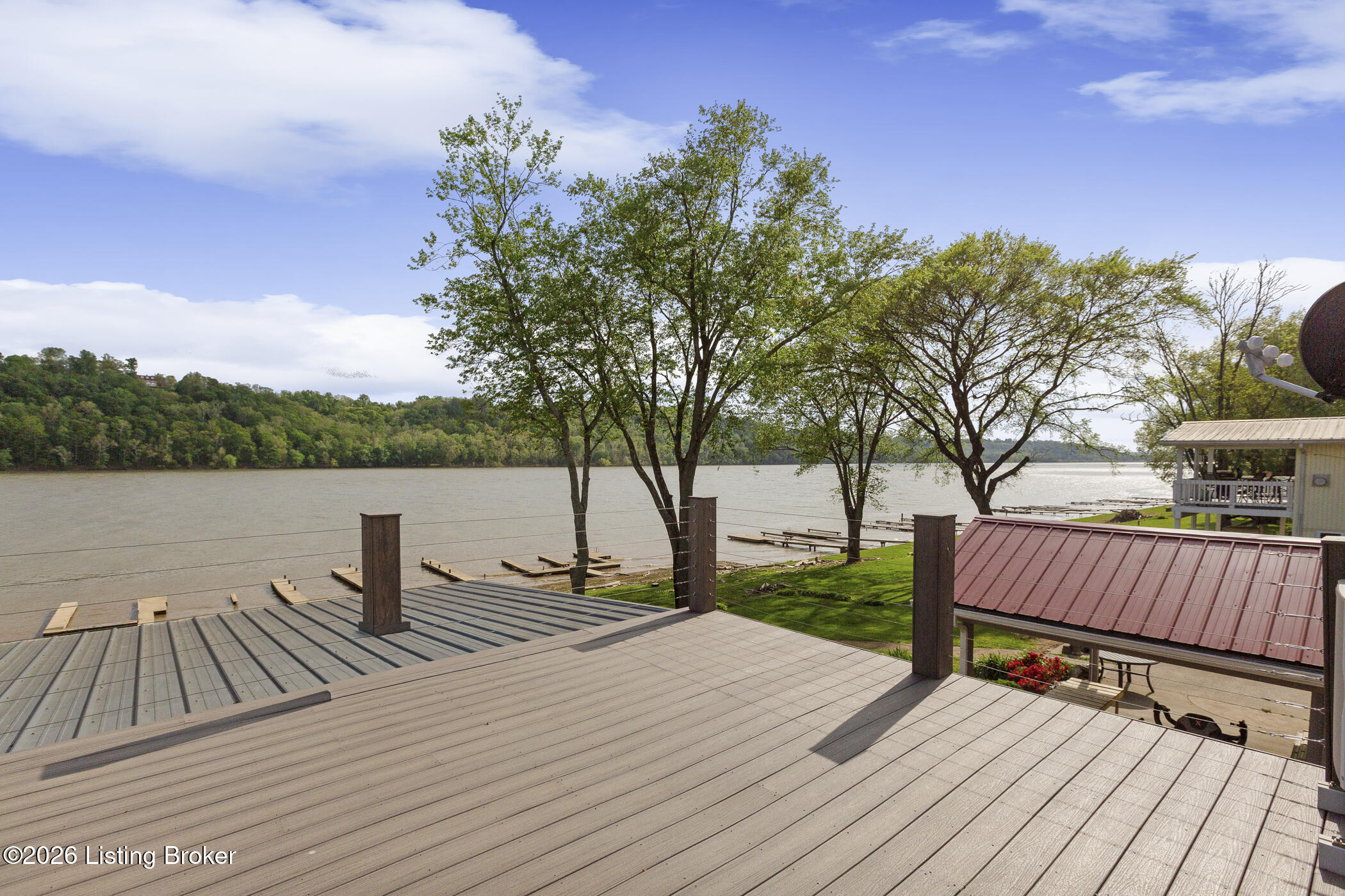 252 W River Rd