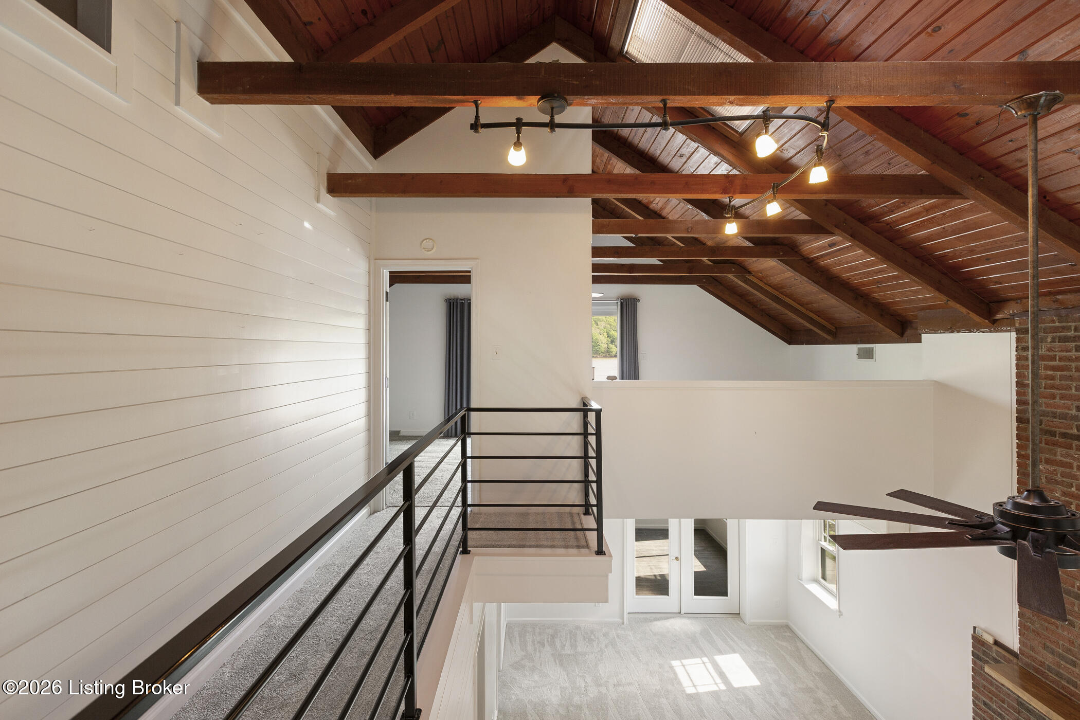 252 W River Rd