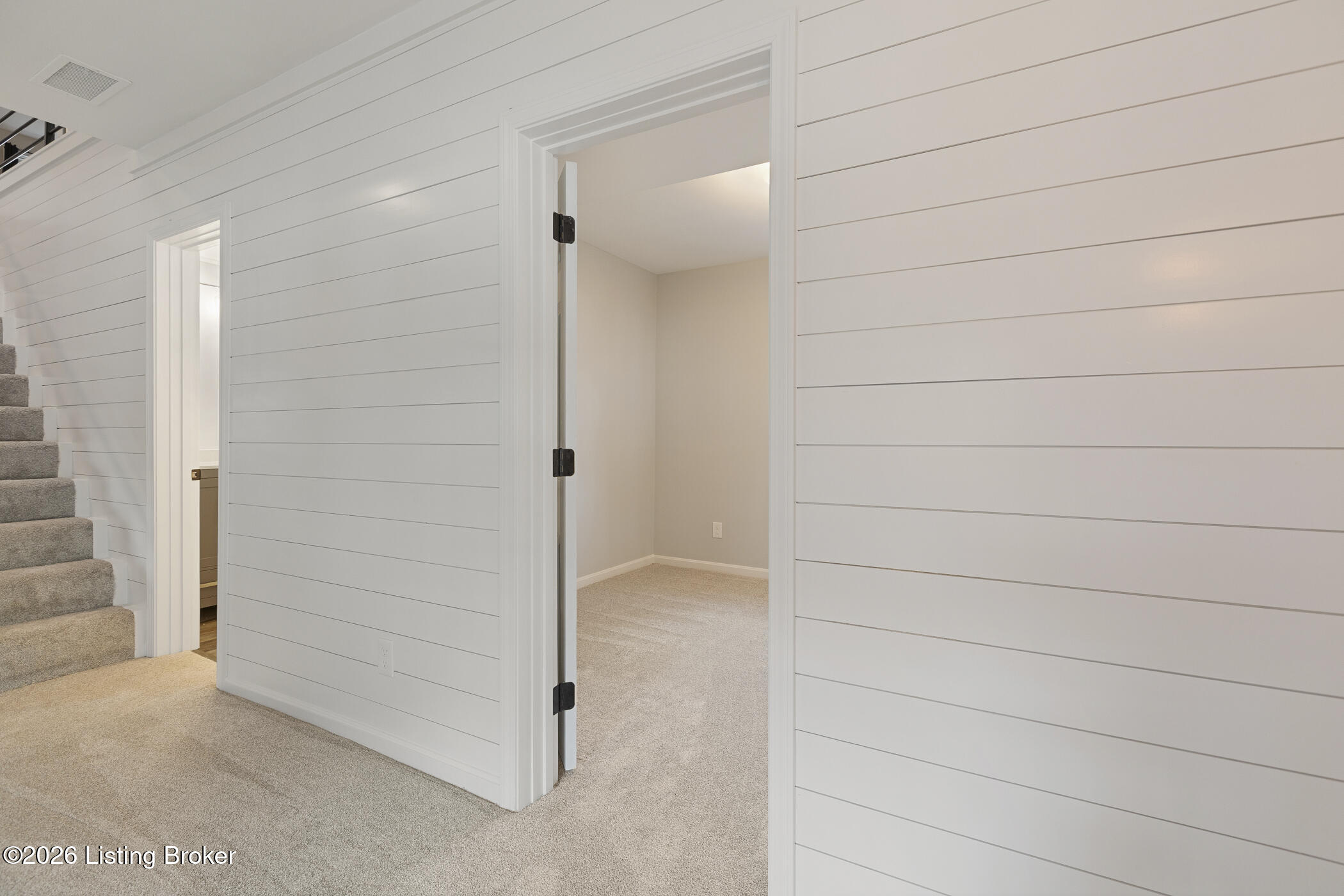 252 W River Rd