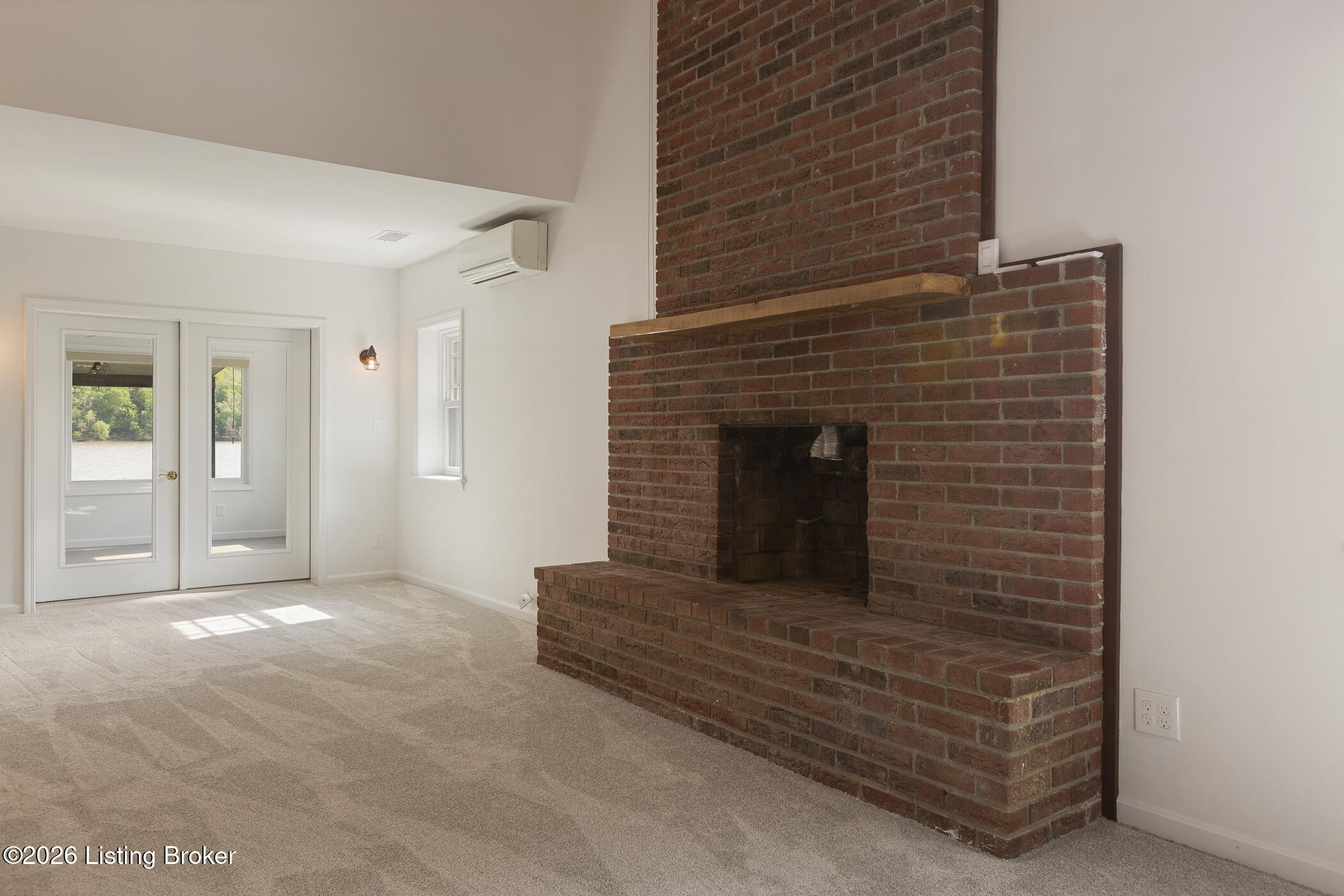 252 W River Rd