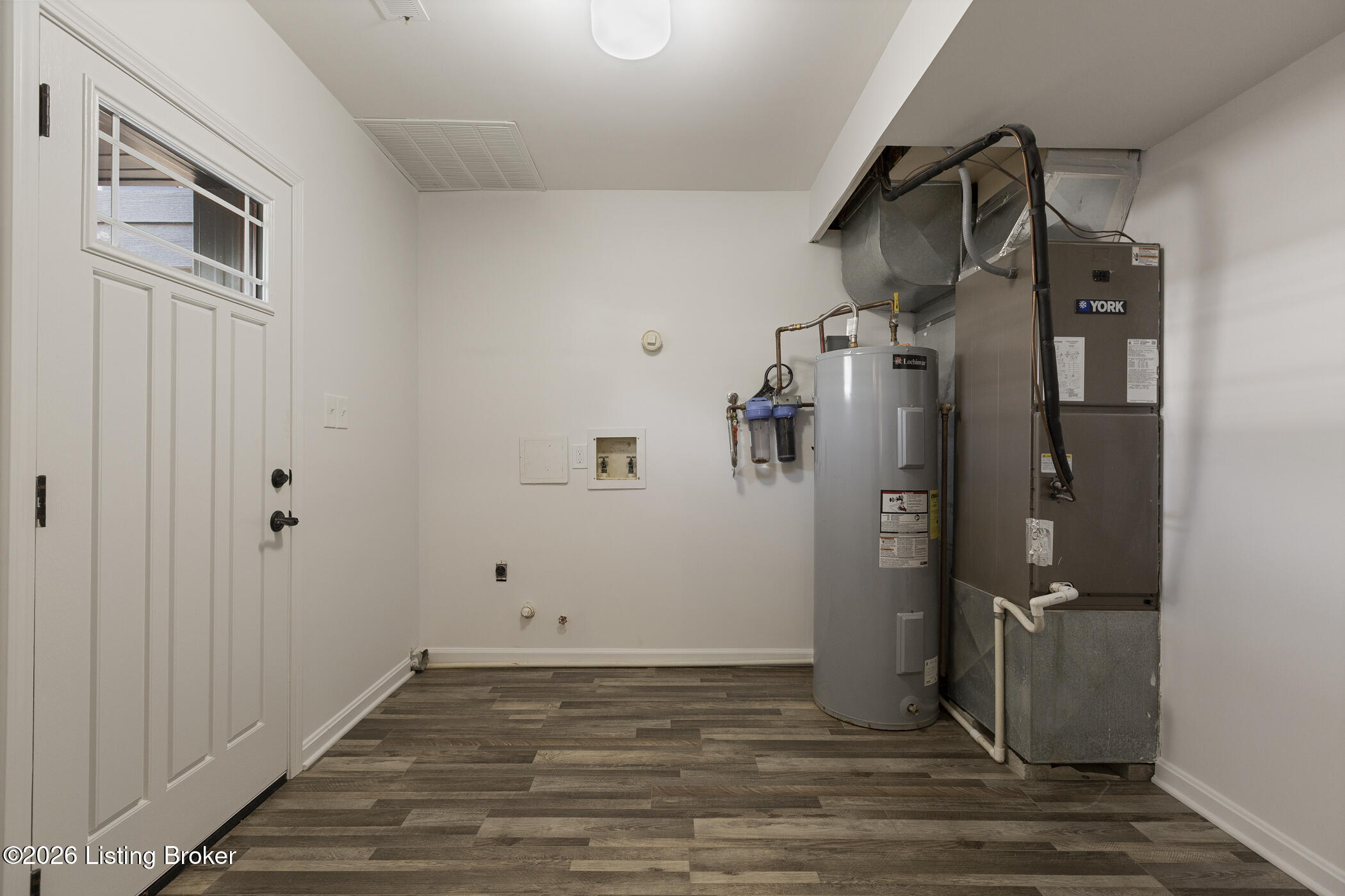 252 W River Rd