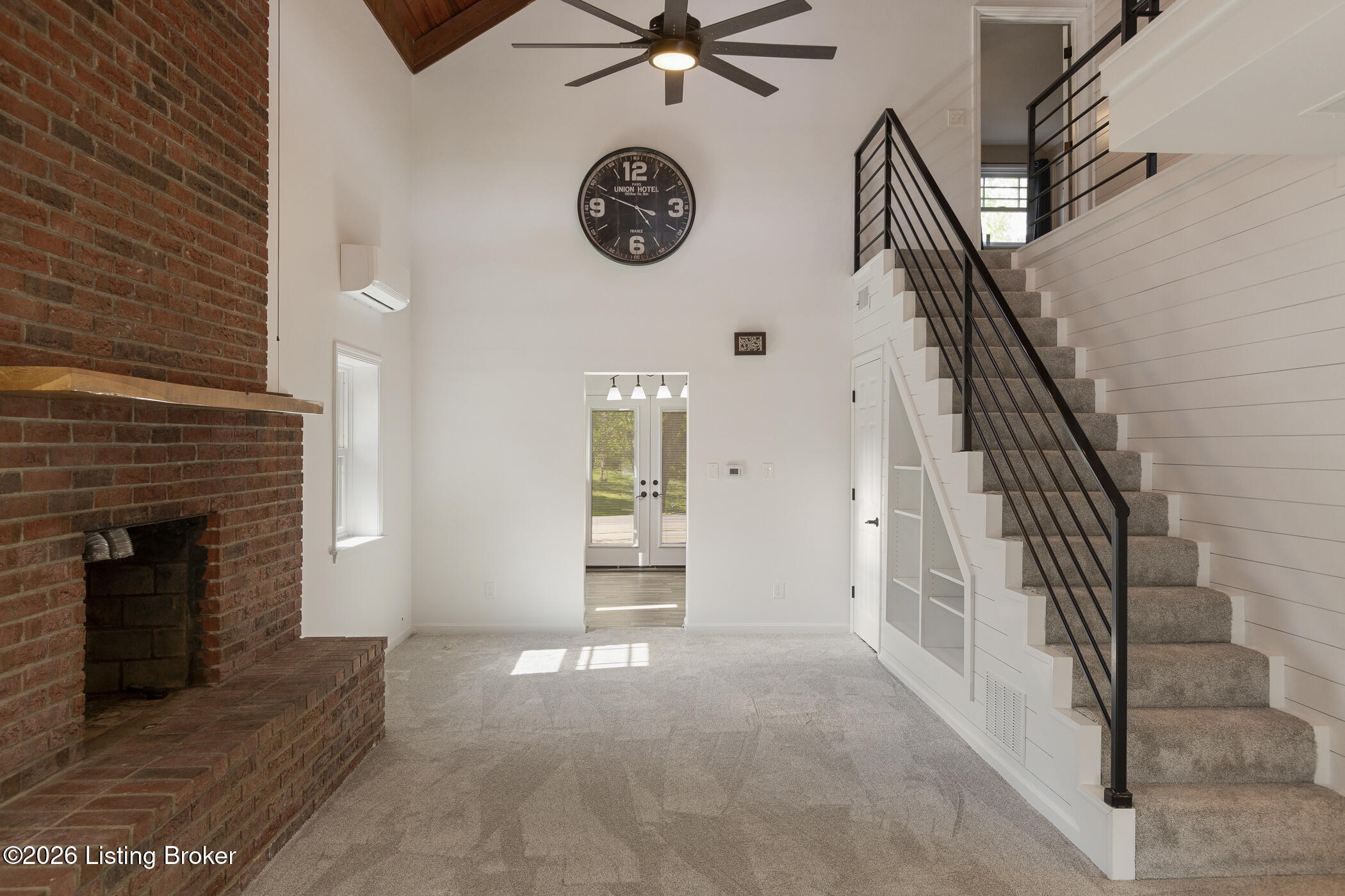 252 W River Rd