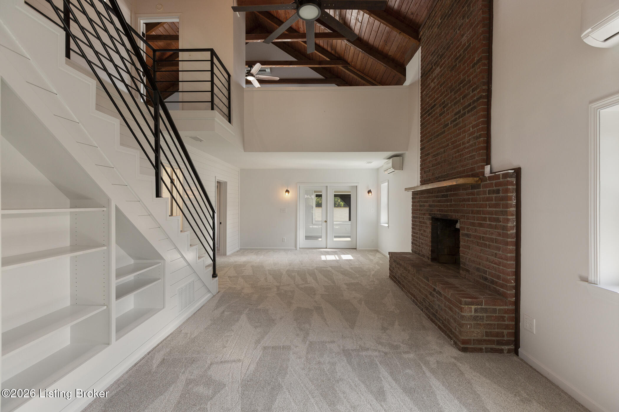 252 W River Rd